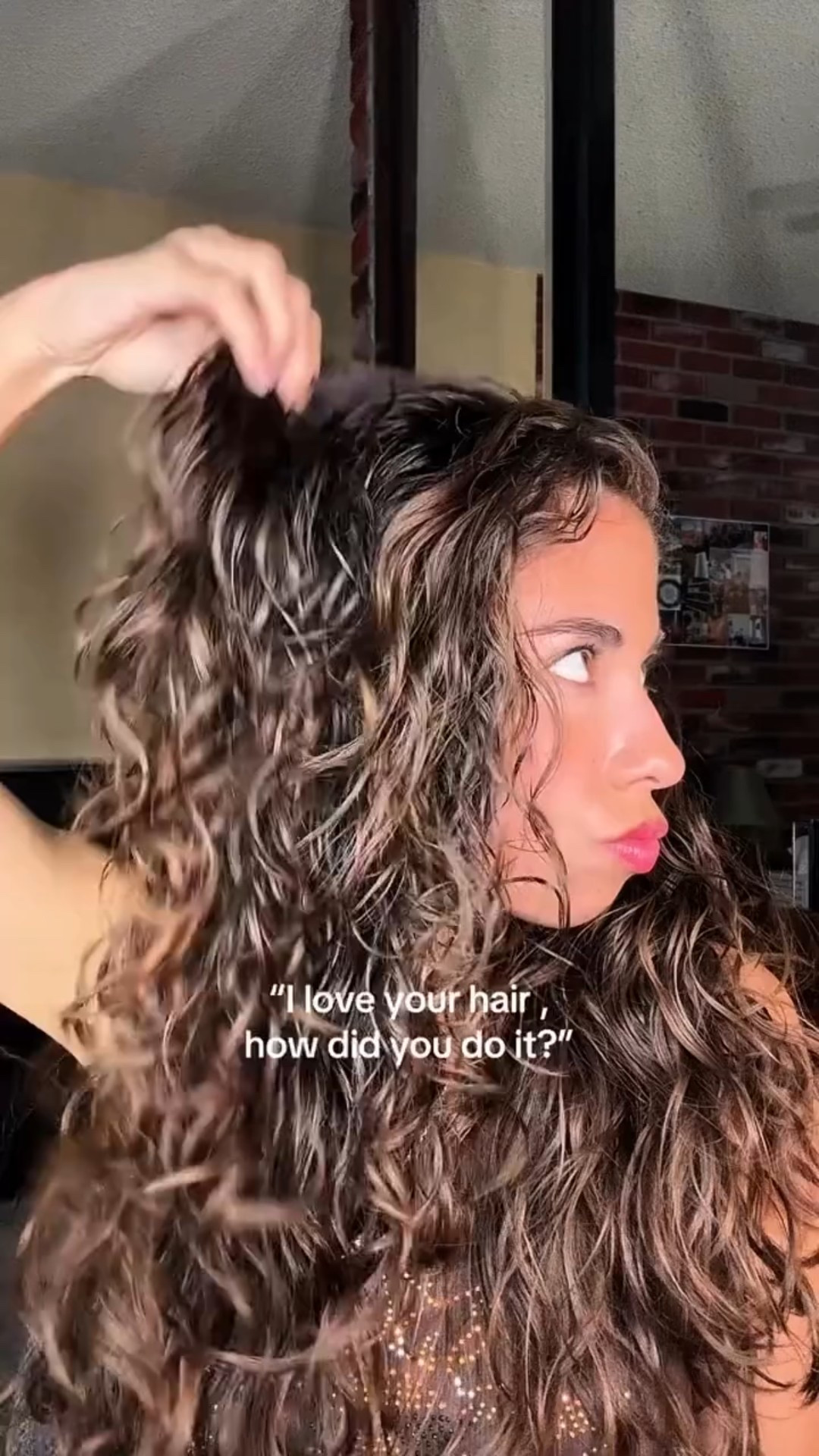 In my current curl rotation 🤭🩷 

@fentyhair The Water Boi Leave In
@notyourmothers Curl Creme 
@rizoscurls Curl Defining Mouse 
+ my denam brush ✨

#curlyhair #hairproducts #fentyhair #rizos #notyourmothers #haircare