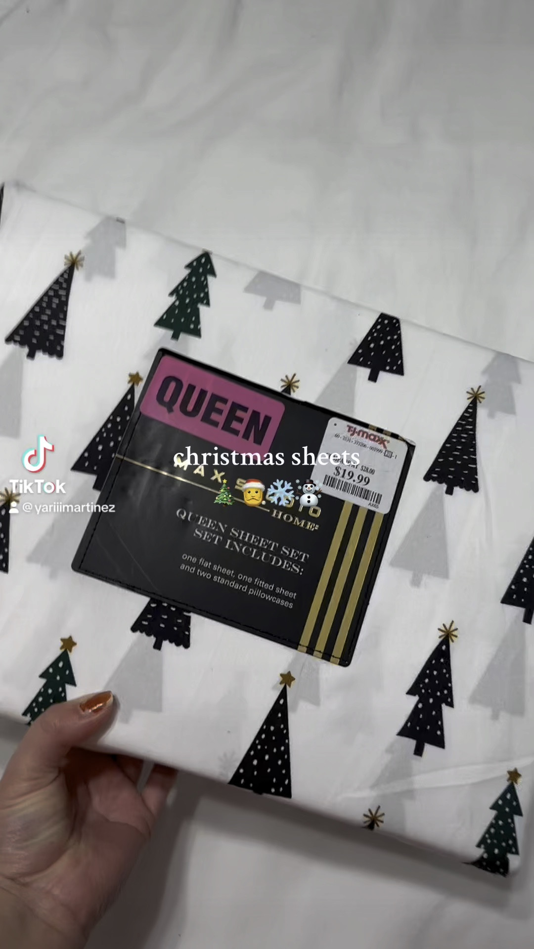 Christmas bedding 
Home decor 
Christmas decor 
Bed sheets 
Christmas trees

#LTKHoliday #LTKSeasonal #LTKsalealert