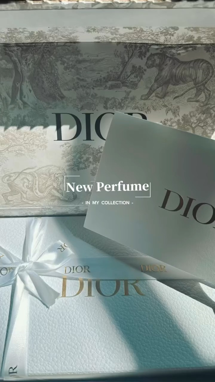 Unboxing a scent that feels like confidence in a bottle. Say hello to the newest gem in my fragrance collection @dior @diorbeauty this deserved a front row 🤭✨

.

.

.

.
🏷️ #diorperfume  #fragranceunboxing 
#luxuryscent #perfumeaddict #elegantvibes 
#fragrancelover #scentoftheday #fragrancecollection #diorbeauty 
#perfumeoftheday #unboxing #collab #pr