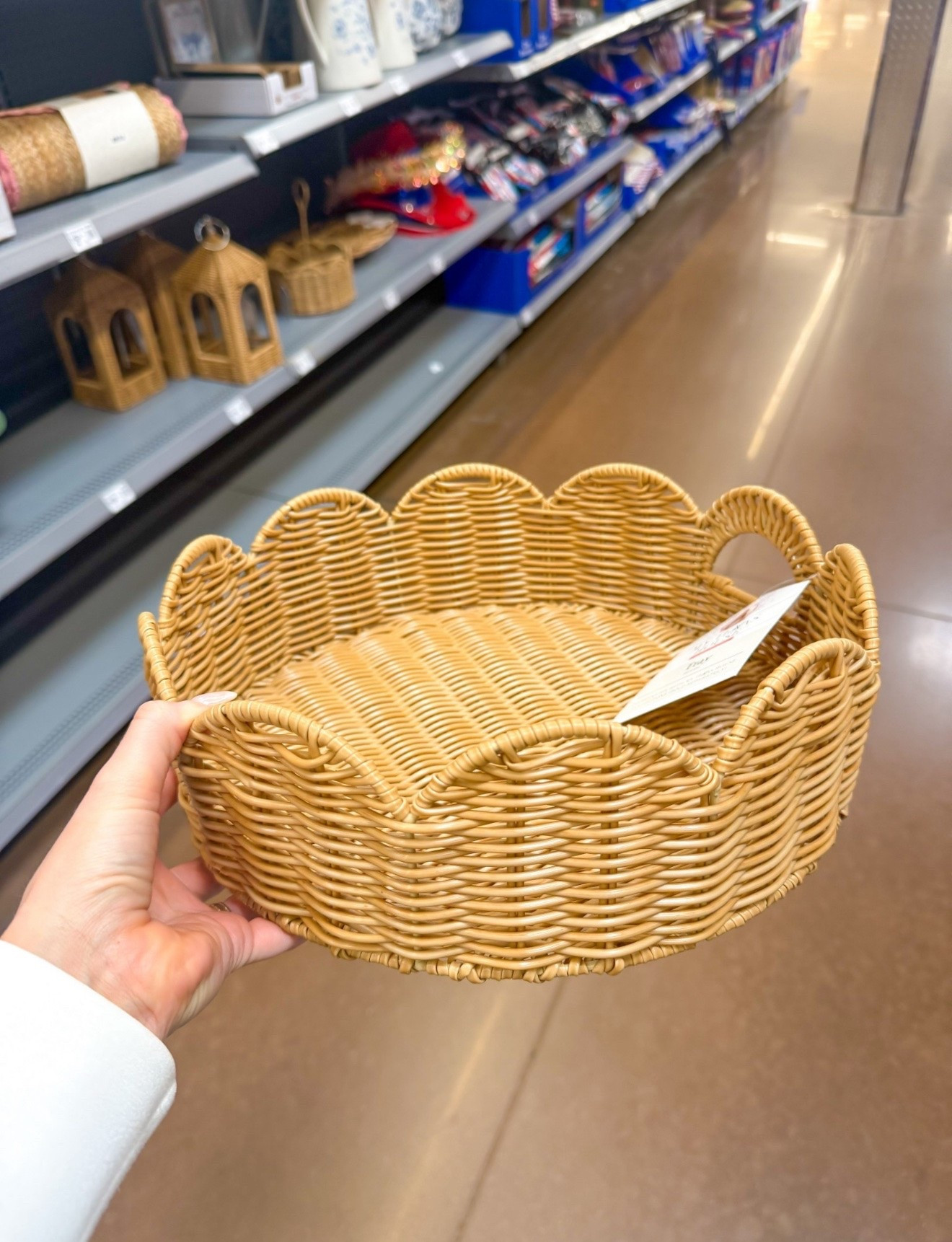 Scalloped rattan tray - coastal home decor 






Walmart finds
My Texas house 
Coastal aesthetic 
Summer home decor 
Walmart home 
Summer decor 
Coastal decor

#LTKSeasonal #LTKHome #LTKSaleAlert