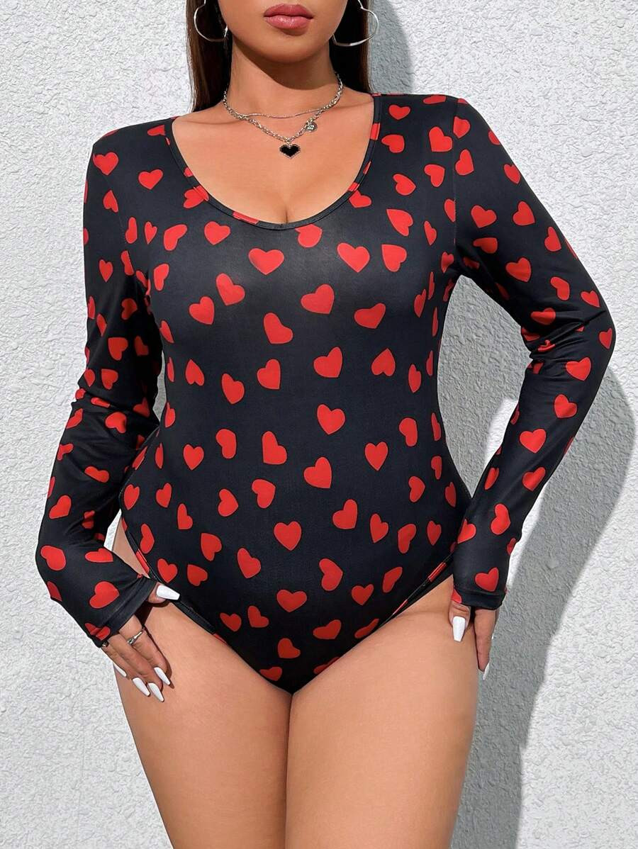 SHEIN EZwear Plus Size Valentine's Day Heart Print Long Sleeve Bodysuit | SHEIN