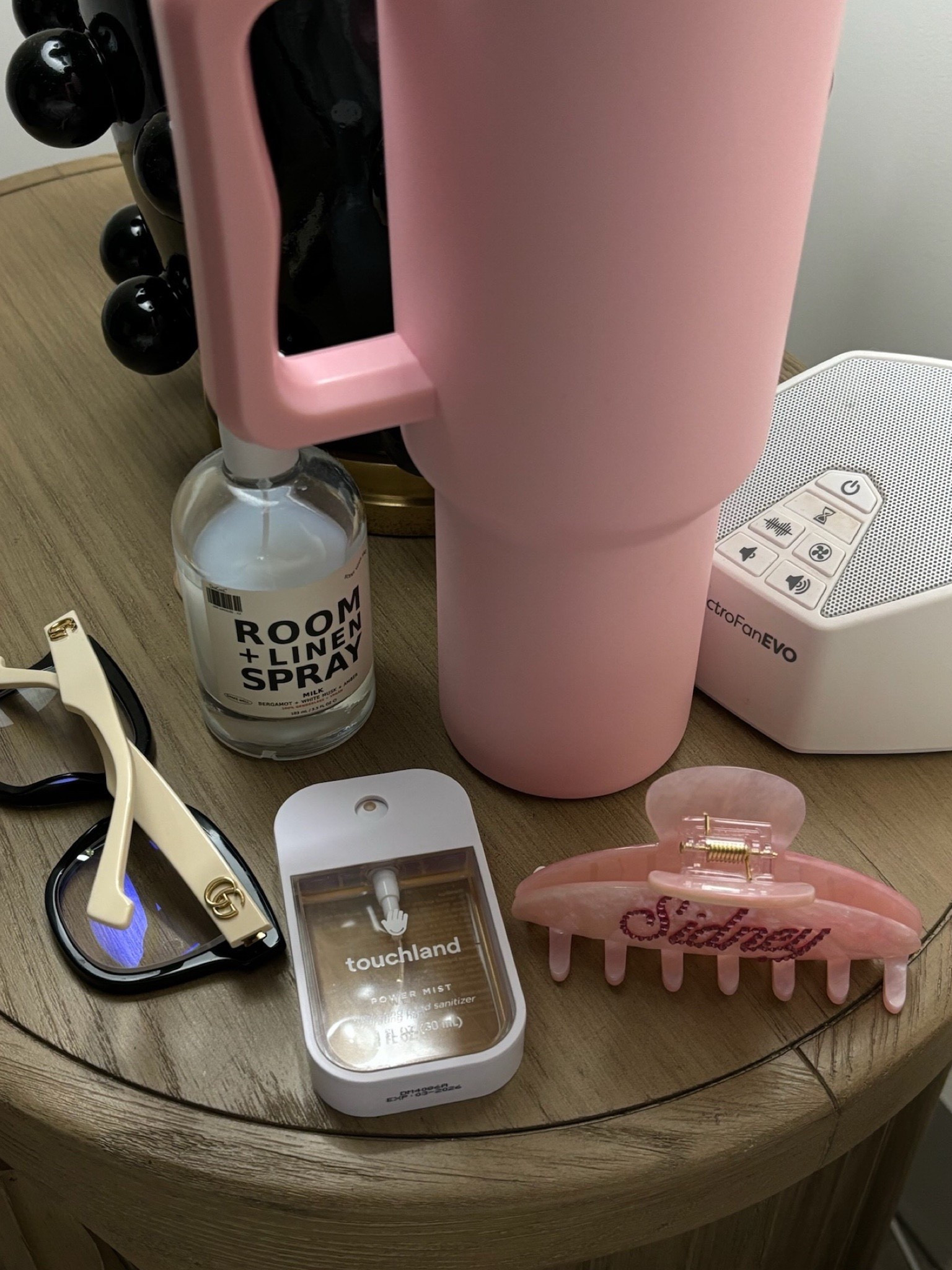 my night time essentials !  🩷



Self care, beauty, hair clip, room spray, sound machine, hand sanitizer mist, sidneymarieduke 

#LTKselfcare #LTKHome