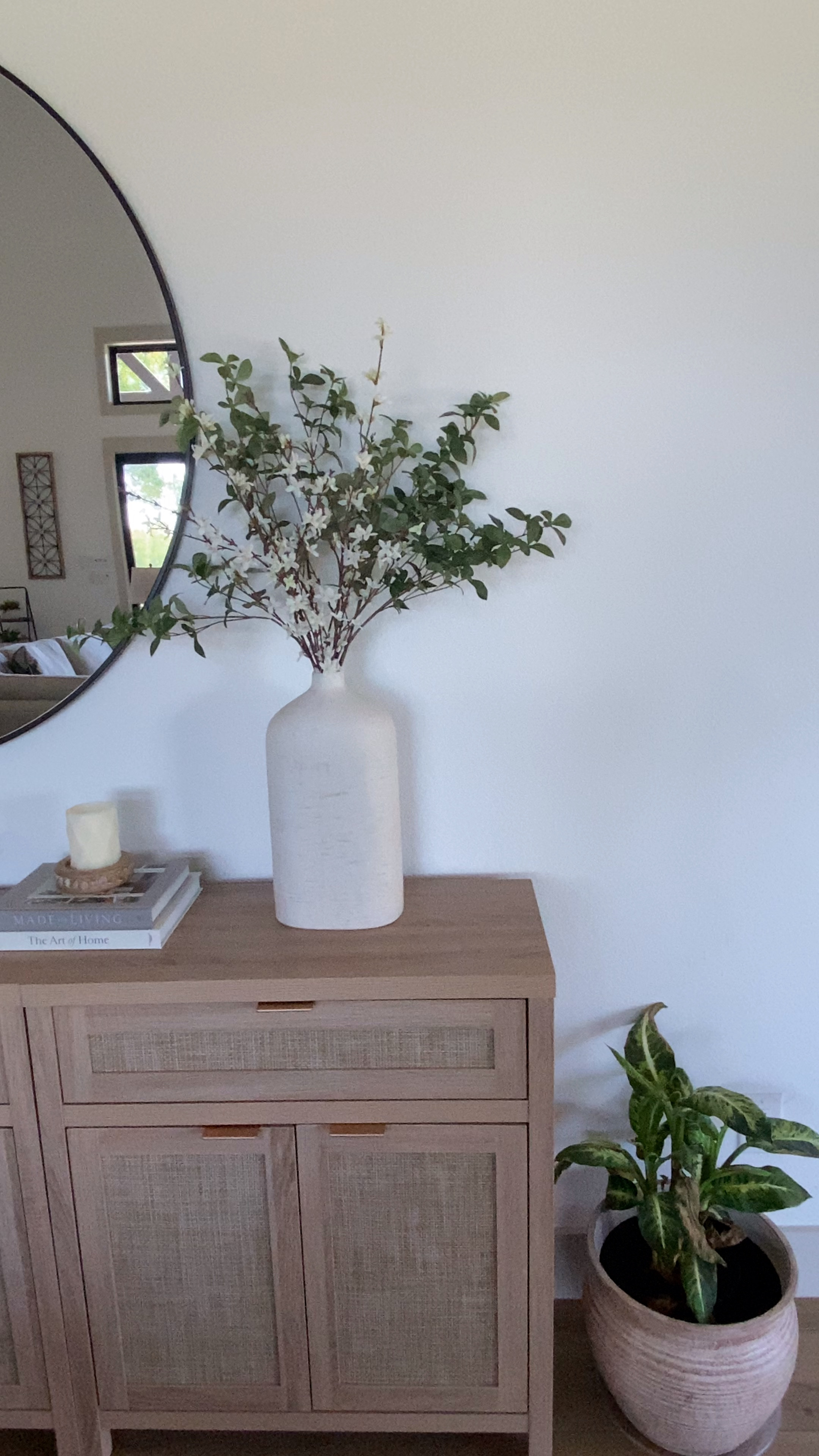 Entryway table and decor  

#LTKHome #LTKVideo