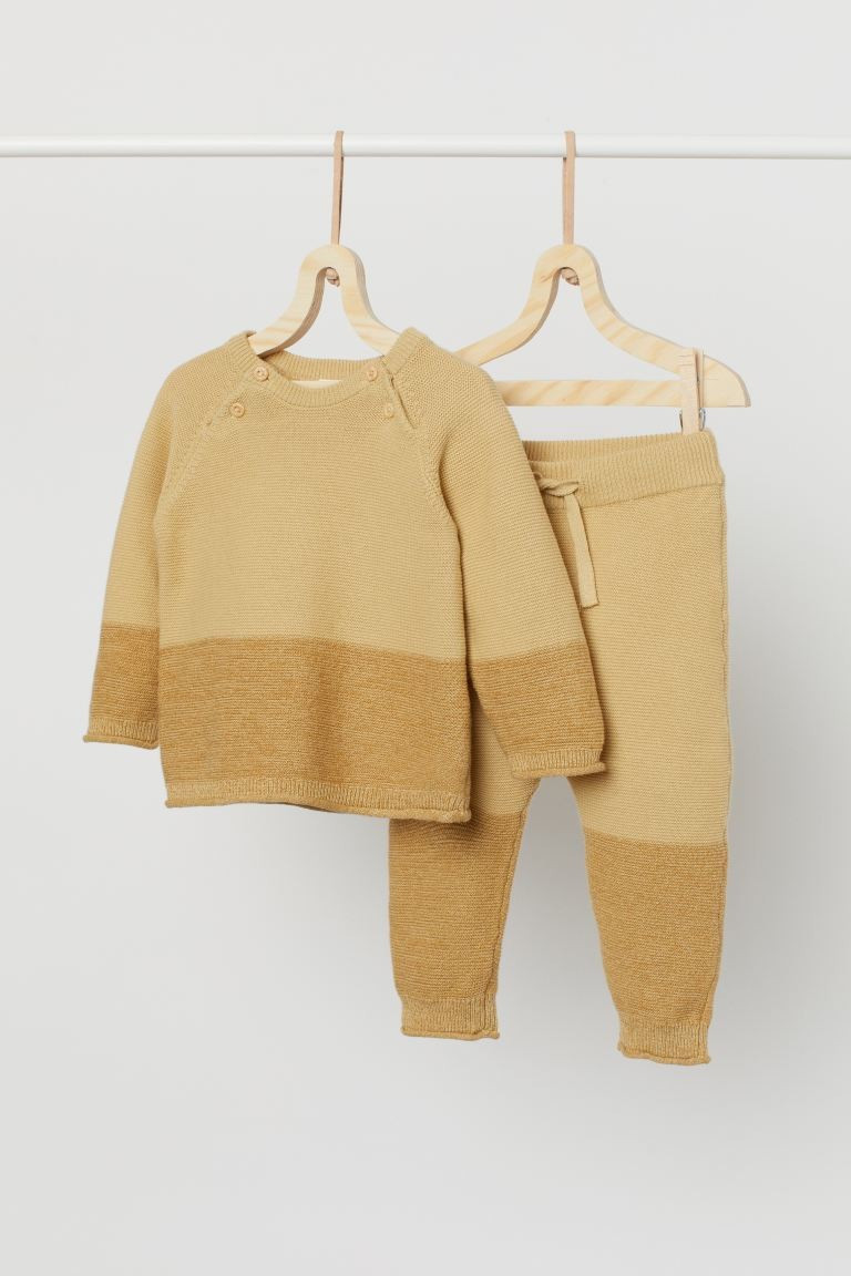 Baby Exclusive. Set with sweater and pants in garter-stitched fabric made from soft, organic cott... | H&M (US + CA)