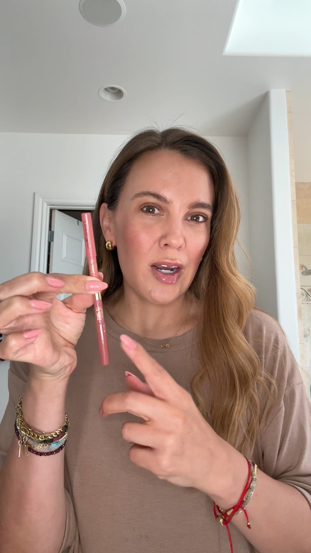 loving this new lip liner / contour from charlotte tilbury. it’s two products in one! i have shades light and medium 