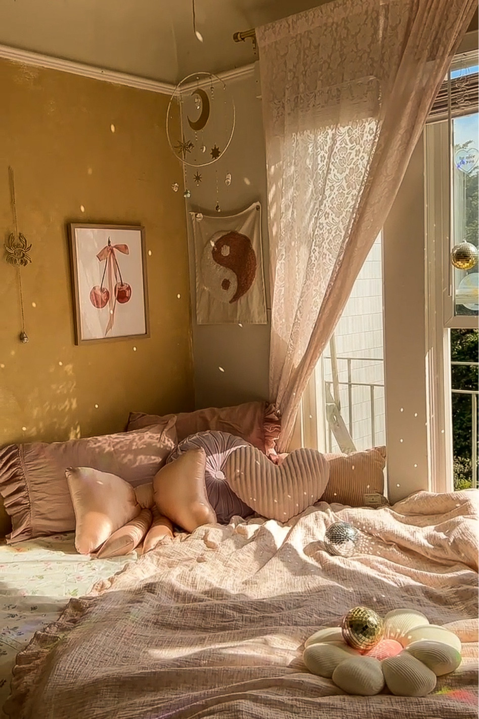 I love a cozy bed 🌸

#LTKStyleTip #LTKHome #LTKSaleAlert