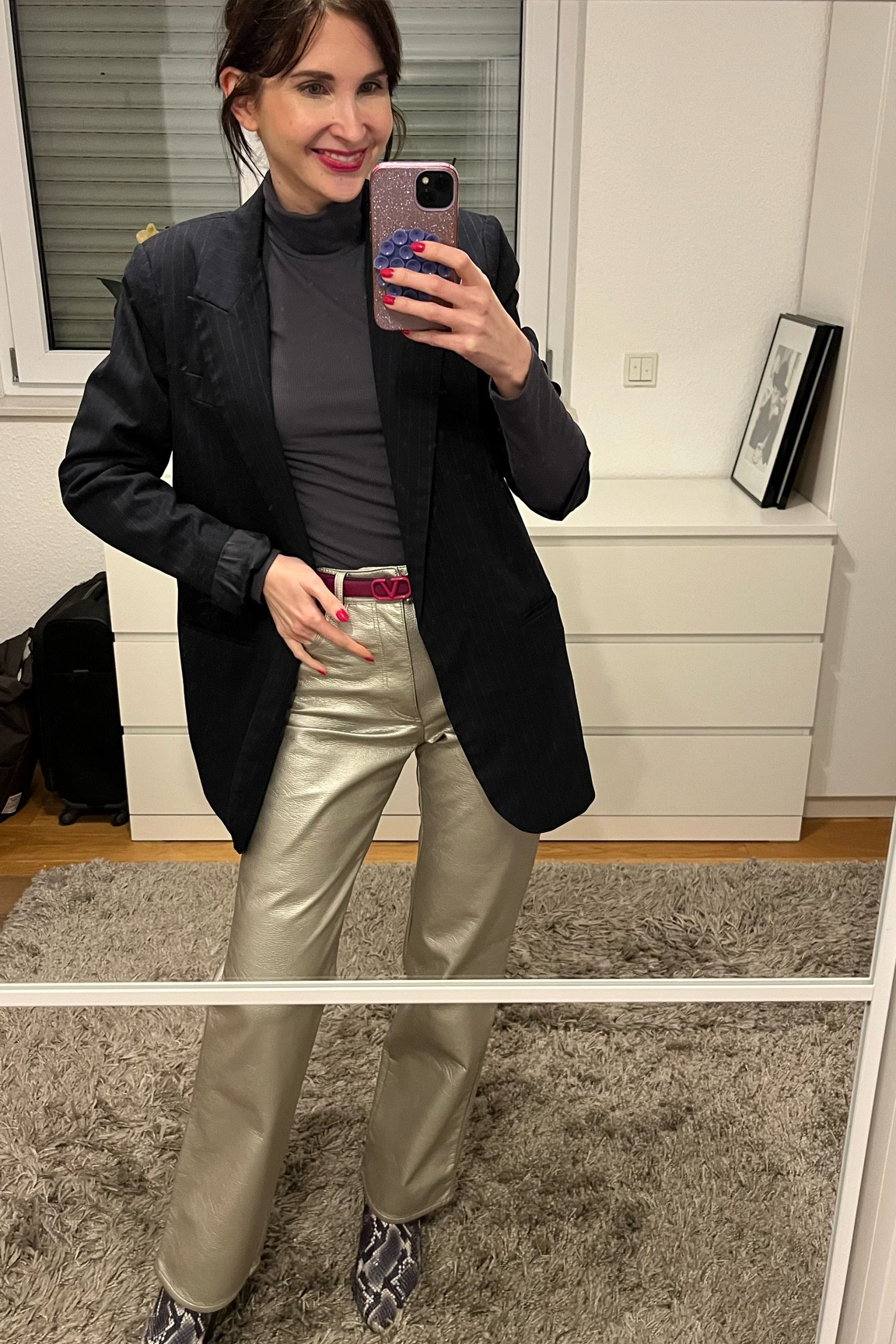 Mein Silvester-Outfit 😍✨ Die Metallic-Hose ist für mich ein absolutes Must-have, für festliche und stylische Looks ✨

#metallic #blazer #hose

#LTKwinter #LTKstyletip #LTKdeutschland