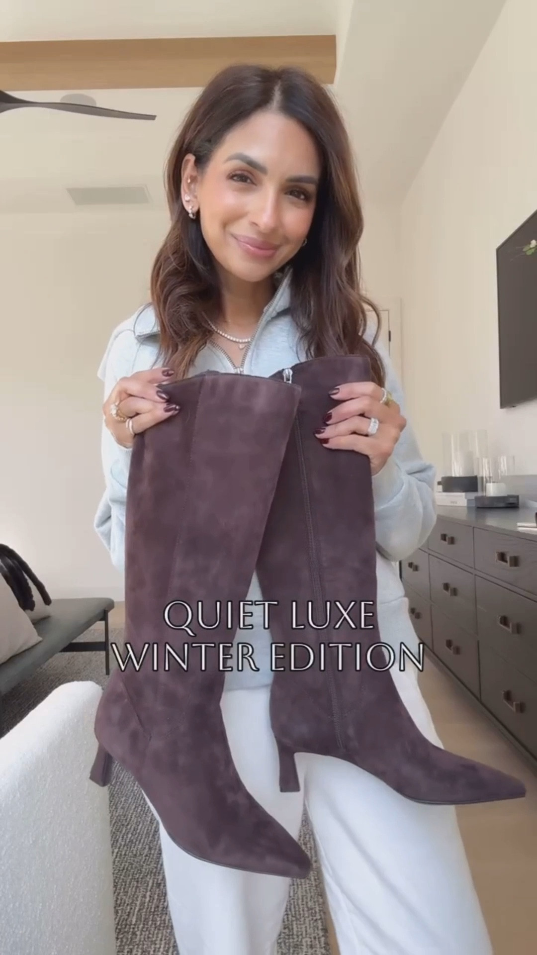 Quiet Luxe Winter Edition 🤎✨ Rich browns, suede, and cozy Zara layers featuring the cutest boots. I’m wearing size S in the sweater, XS in the skirt, and XS in the jacket (I linked it in black!).


#LTKSeasonal #LTKgrwm #LTKootd