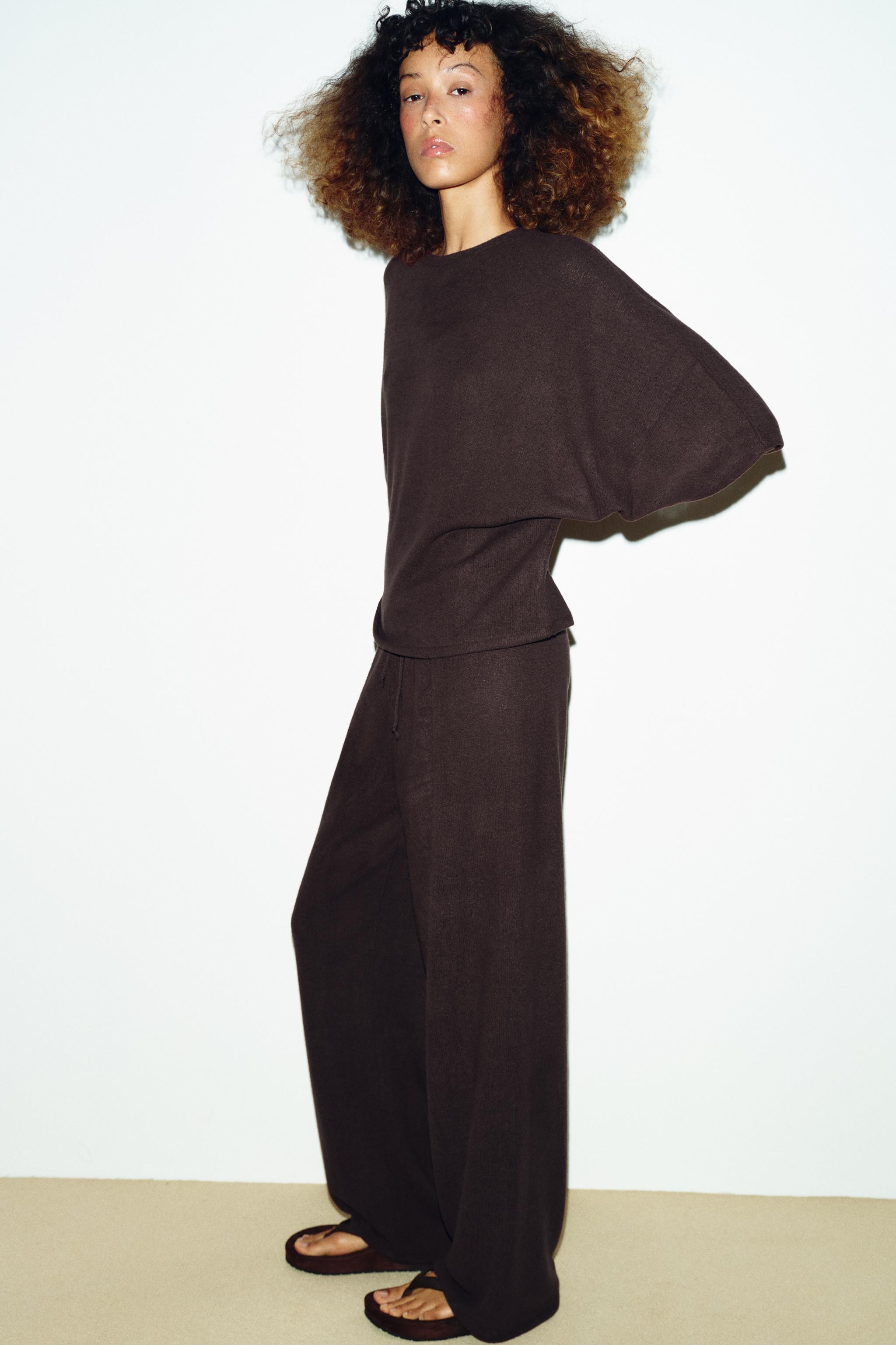 Model height: 174 cmTrousers made from rustic fabric. Featuring a high-waist and elasticated wais... | Zara UK
