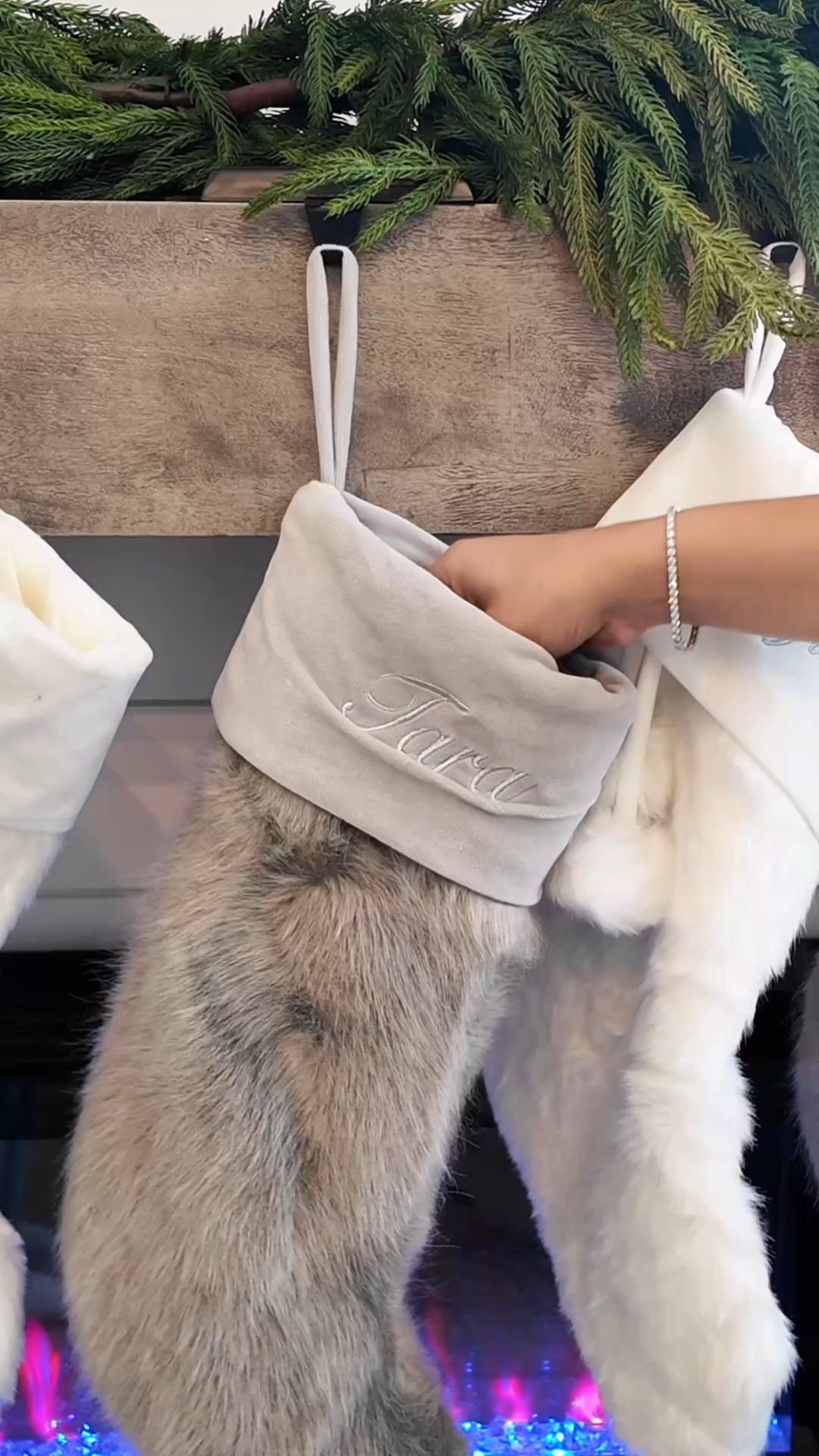 A sleek 3-in-1 charger that keeps everything powered up… and fits perfectly in a stocking. 🤌🏼⚡️🎄 

 #LTKGiftGuide #LTKHoliday #LTKTravel