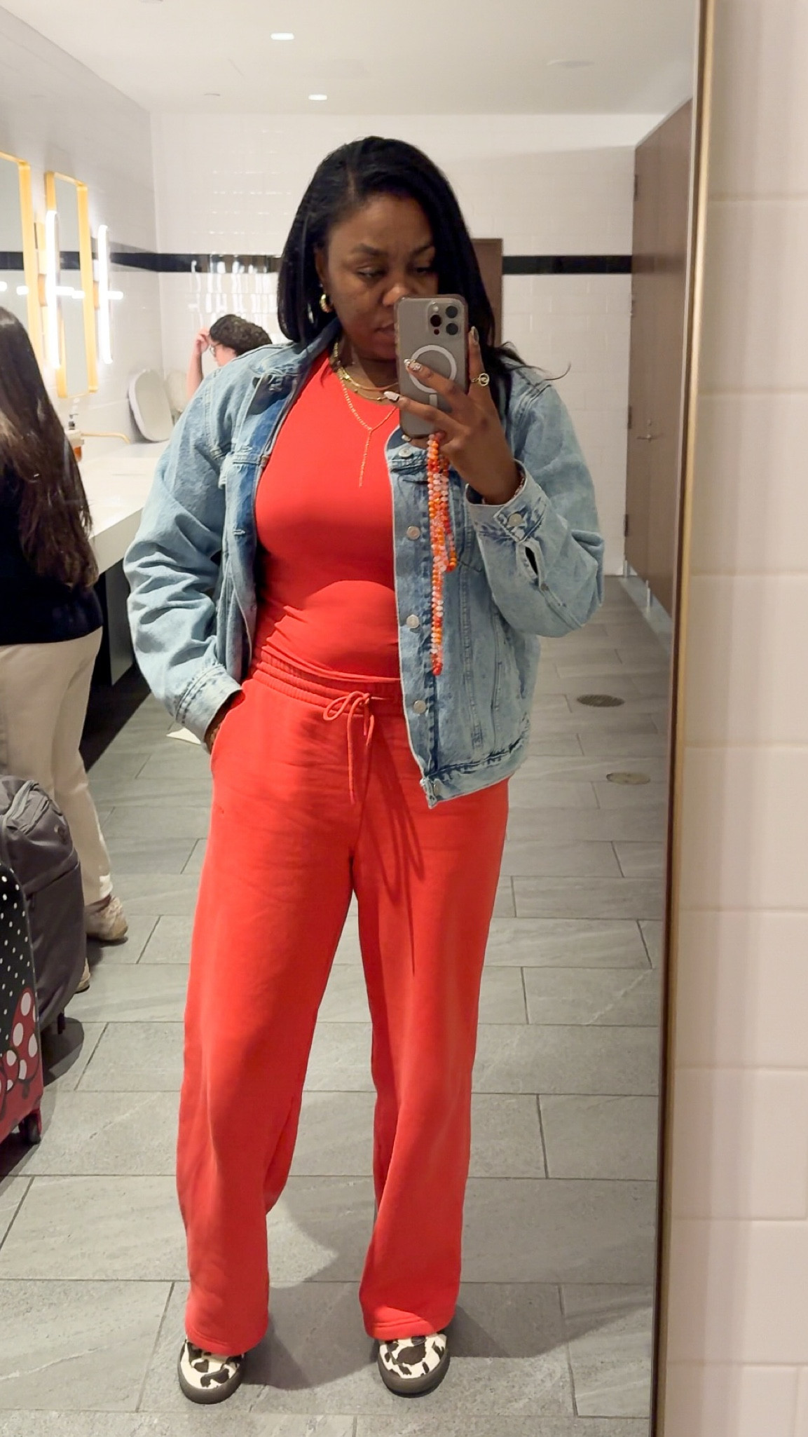 Travel with me to Dubai ✈️…Aritzia has the most comfortable sweats ever perfect for a long travel day. Not only do they provide comfort they allow you to be fashionable with their wide range of colors.

#LTKMidsize #LTKTravel #LTKStyleTip