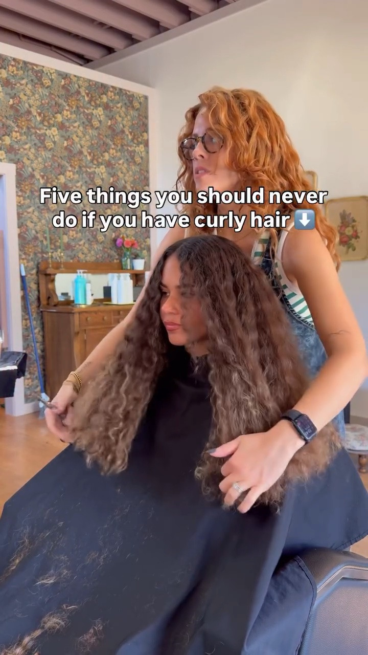 If you have curly hair DON’T do this:

🪮Don’t rip through your hair when brushing it. Make sure the tool you are using is flexible and can work through the tangles easily.

🚿Don’t go to bed with your hair wet. I know it’s hard, but try to make sure your curls are completely dry before bed time. Mold, breakage and frizz can happen and we definitely don’t need that.

🧖‍♀️Don’t use a regular bath towel. Microfiber or 100% cotton are your hair’s best friends. If all you have is a cotton t-shirt, that is totally fine to use!

🧴Don’t use products that aren’t water soluble. This is a super awesome way to weigh your hair down and leave product on your hair for wayyyy longer than you think. (No, double washing probably won’t do the trick)

💧Don’t squeeze all the water out of your hair before styling. You need the water to evenly distribute the product and squelch it in! Your hair is still absorbing the water on its surface, so soaking that product up will help shape it! Squeeze water out on the LAST step of your hair products as you form the curls.

What did I miss?! Tell me in the comments what your “heck nos” are when it comes to curly hair care!
.
.
.
#curlyhairtips
#hairtipsandtricks
#curlyhairproducts
#curlspecialist
#curlyhairroutine
