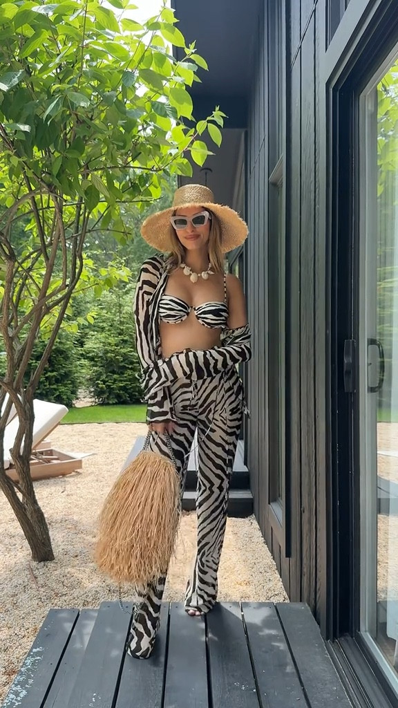 Beach day in the Hamptons ☀️👙

#LTKTravel #LTKSeasonal #LTKStyleTip