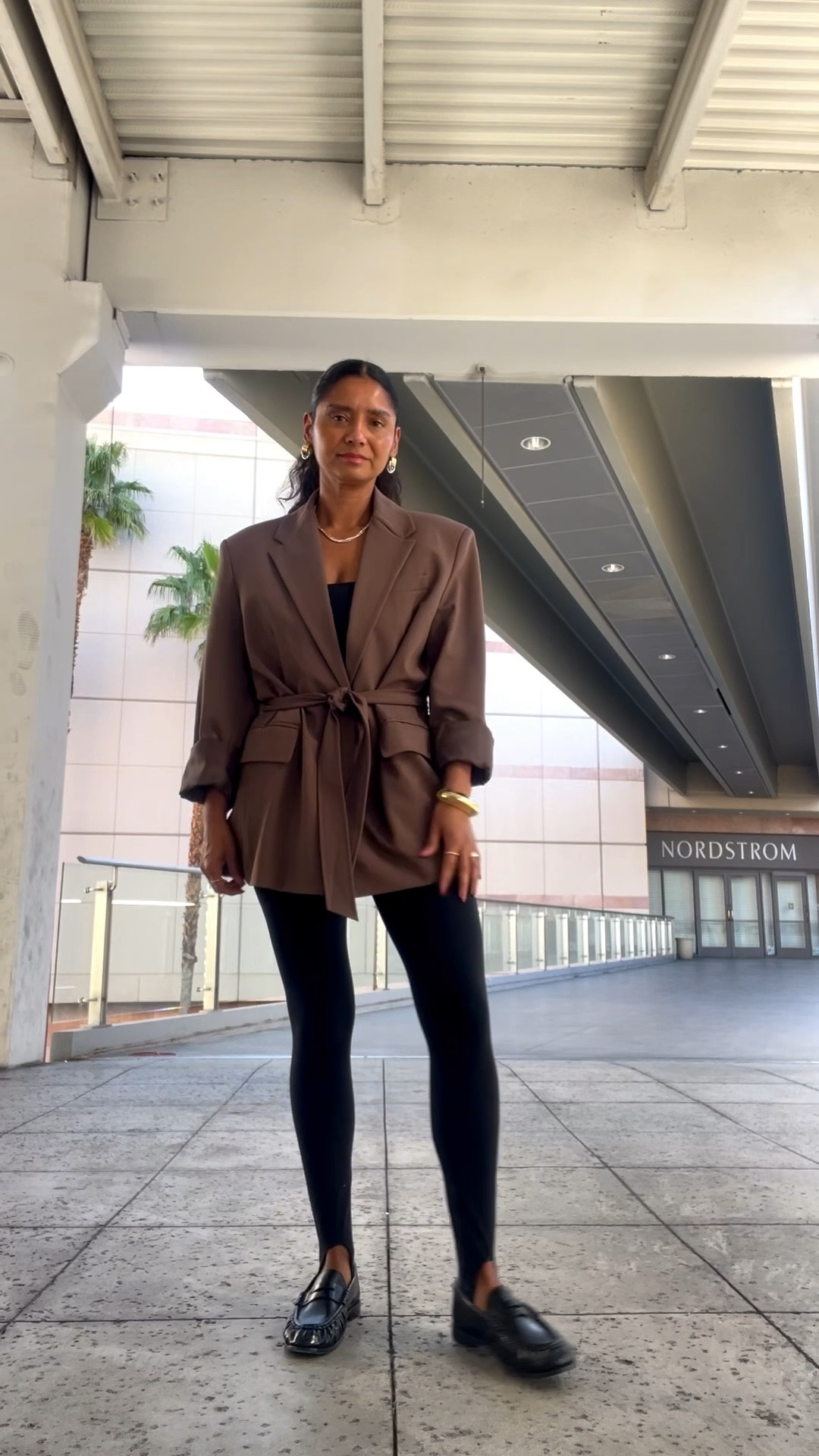 Today work wear look. I love these split 59 leggings. I’m wearing a size: small
Blazer is Zara from last year. Shoes are so comfortable worth buying in my opinion .