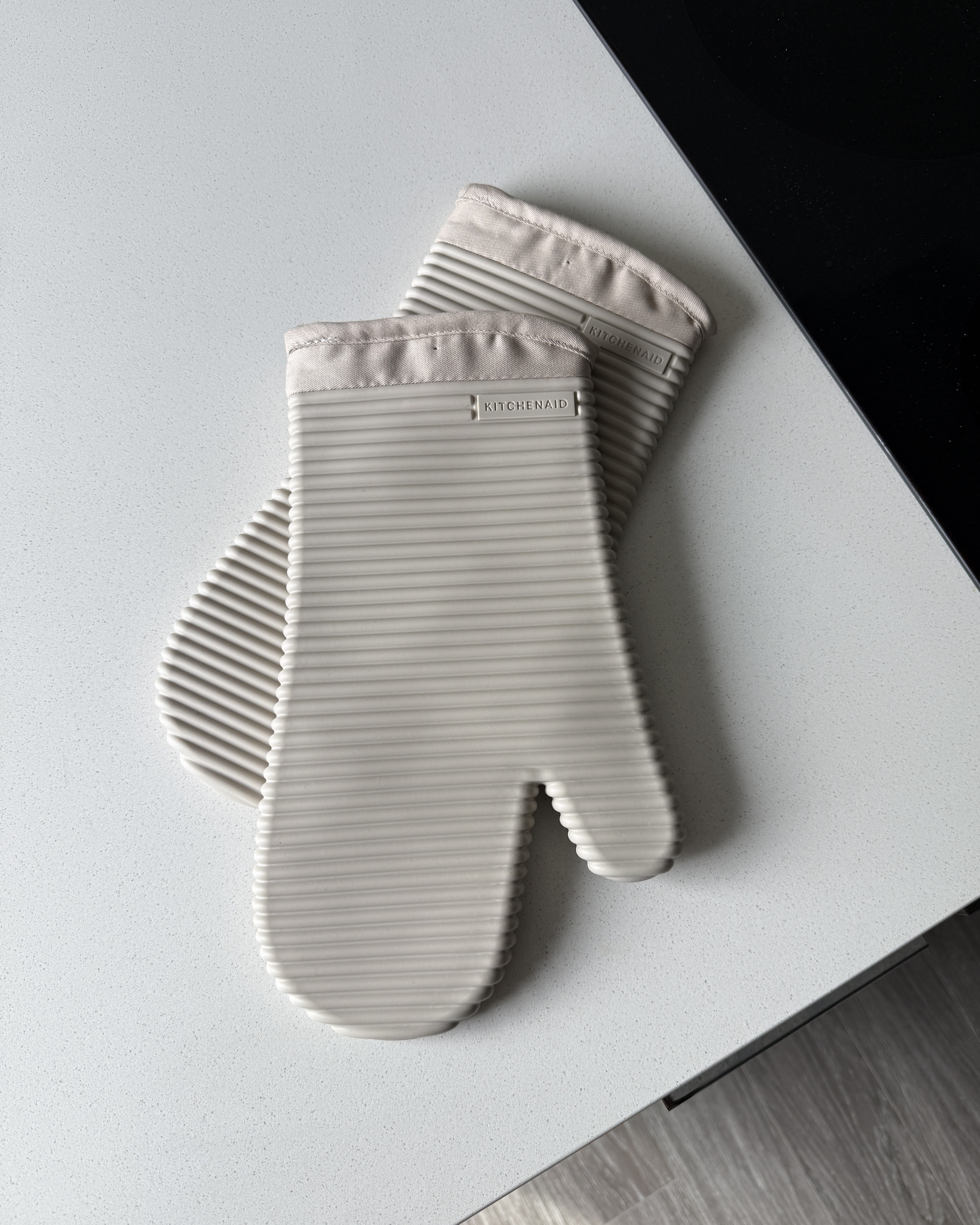 KitchenAid Silicone Oven Mitt Set in Milkshake ✨

Amazon kitchen finds, home essentials, cooking finds, Amazon home 

#LTKSeasonal #LTKHome #LTKFindsUnder50