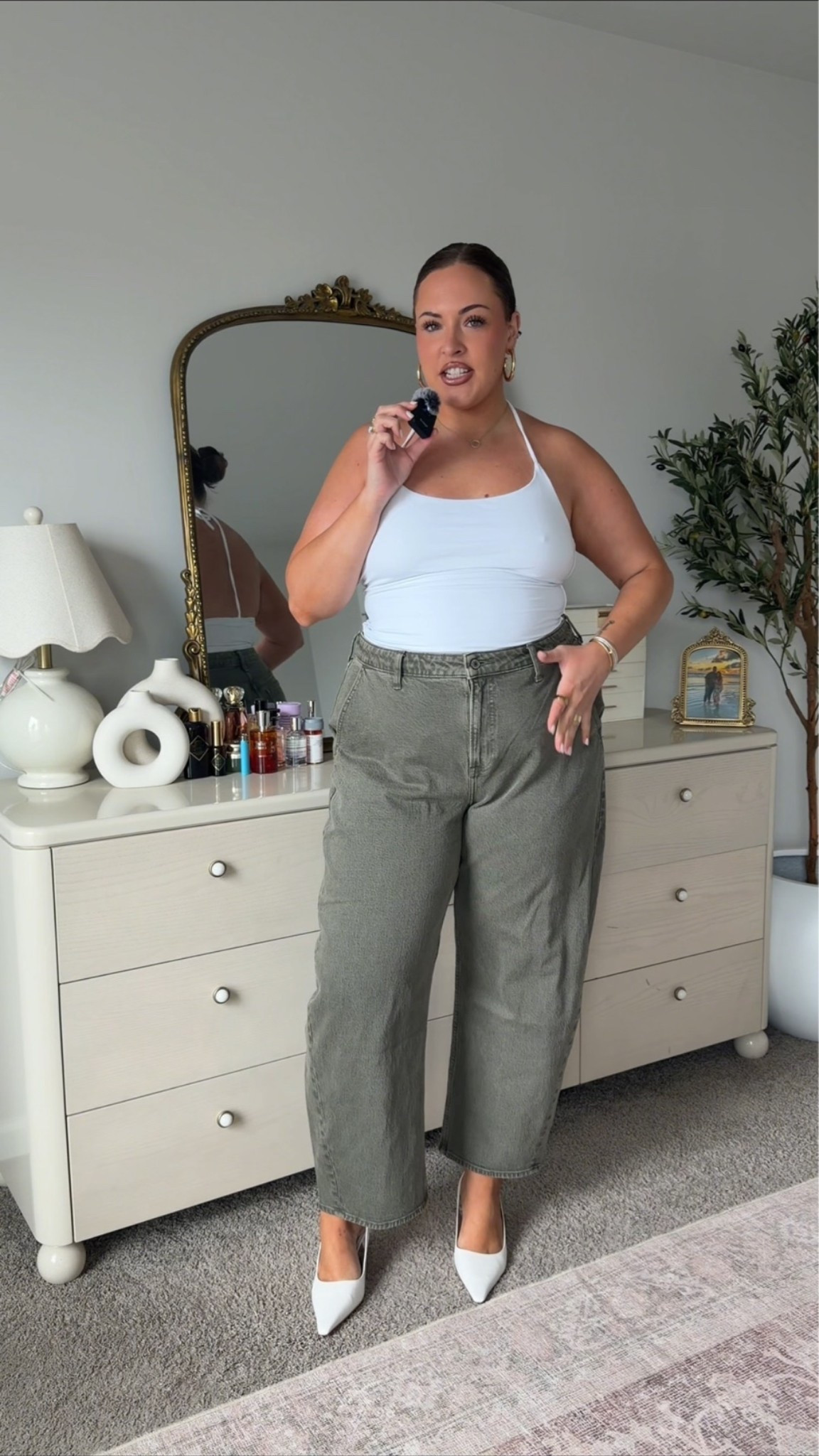 Wearing an xl top & 34 jeans!