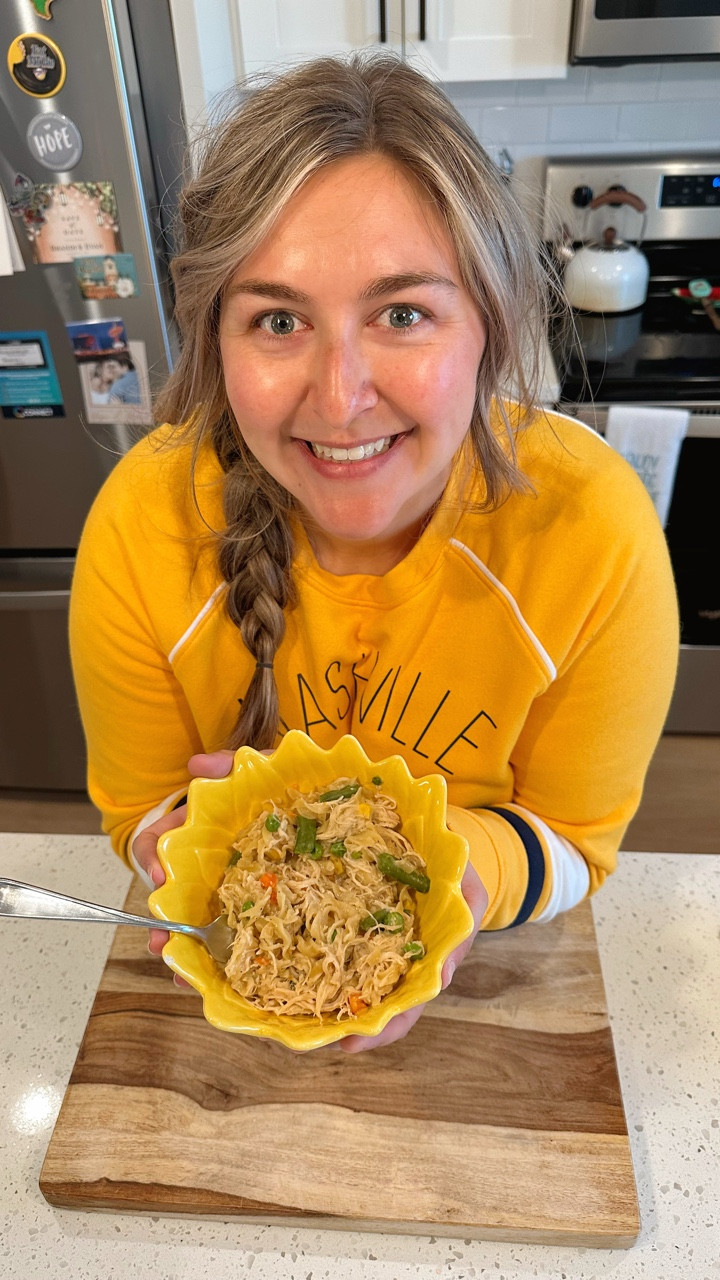 Nothing better on a rainy day than Chicken Pot Pie Pasta! 

#thearthurs #arthurfarmhouse #cookingwithsunshine #sunshinekitchen #homecook #homecooking #recipes