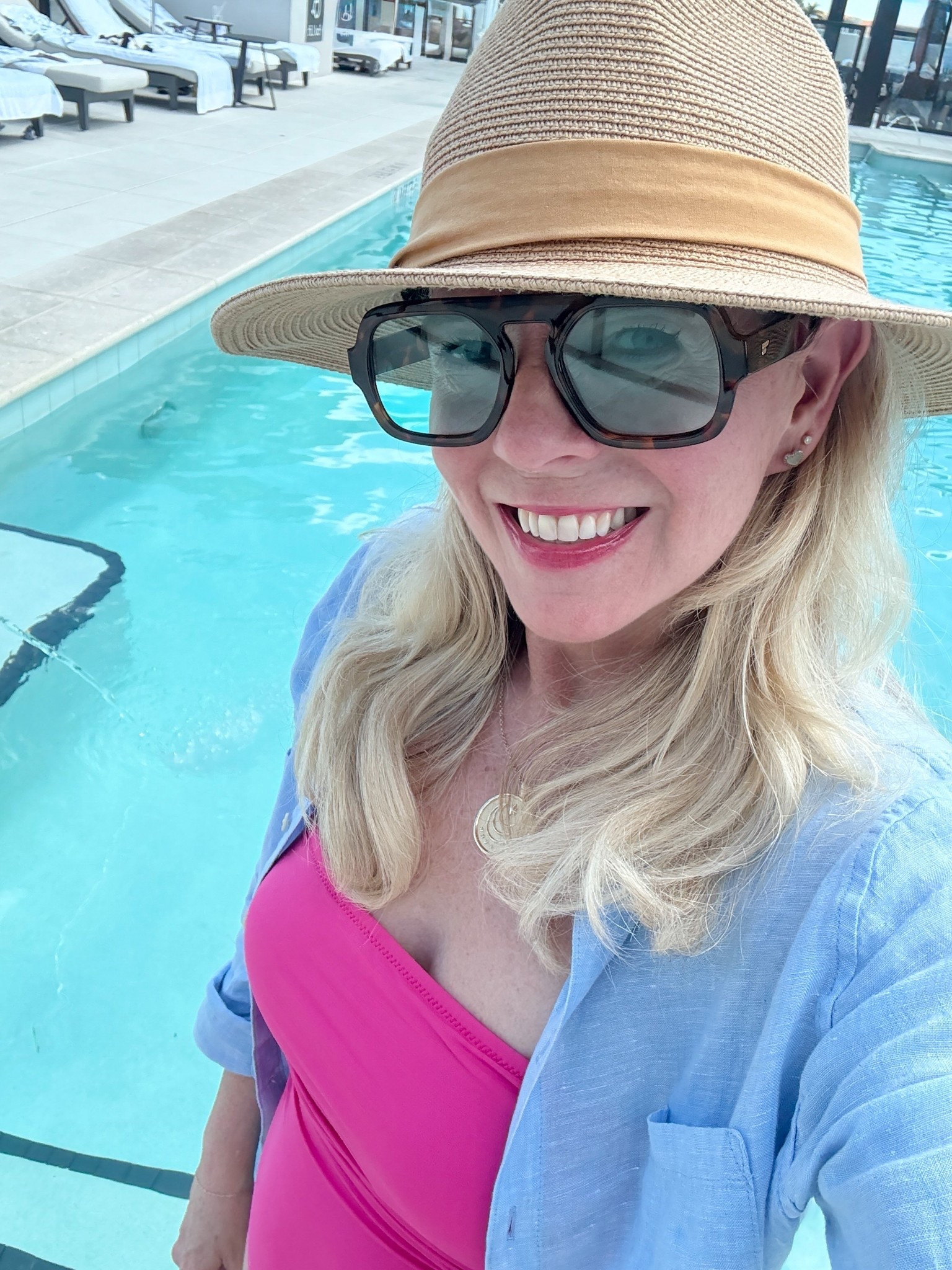 A day at the pool when it's 80 degrees and sunny in Naples ☀️🩷😎

#LTKSwim #LTKOver40 #LTKTravel