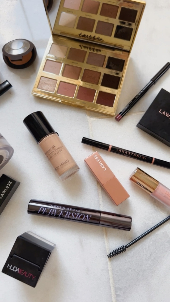What’s in my makeup bag. These are my holy grail makeup items! Lawless, hourglass, tarte and Anastasia faves 

#LTKfindsunder50 #LTKbeauty