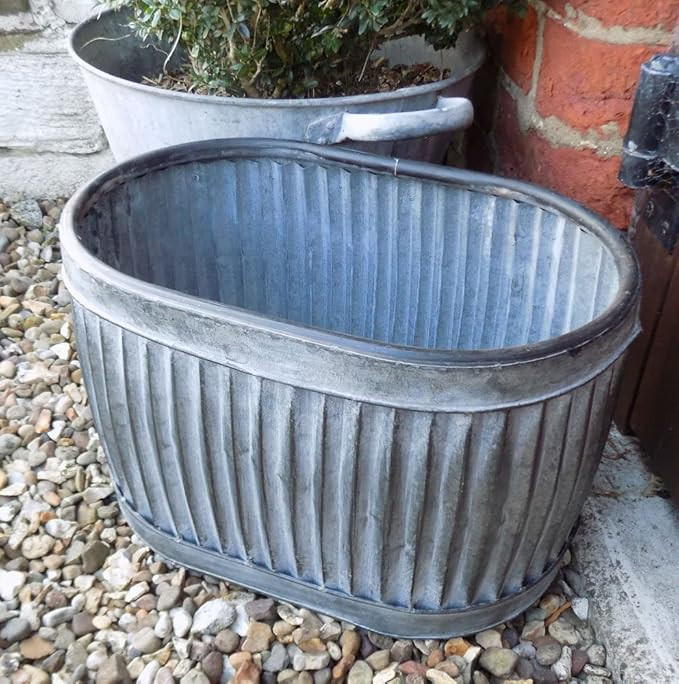 Bowley & Jackson Small vintage style galvanised oval dolly planter | Amazon (UK)