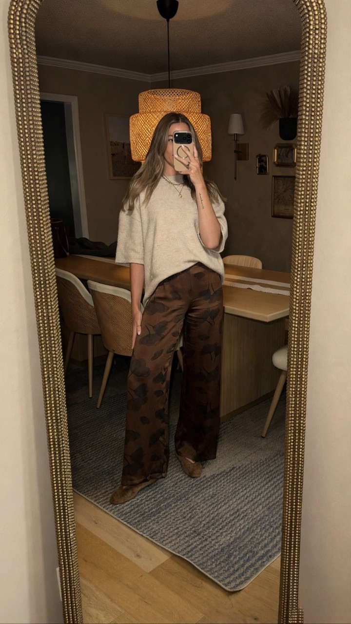 One thing about me is I will always say yes to fun pants 🤎

#nursepractitioners #fashioncreators #casualchicstyle #womeninmedicine #workwearfashion

#LTKootd #LTKWorkwear