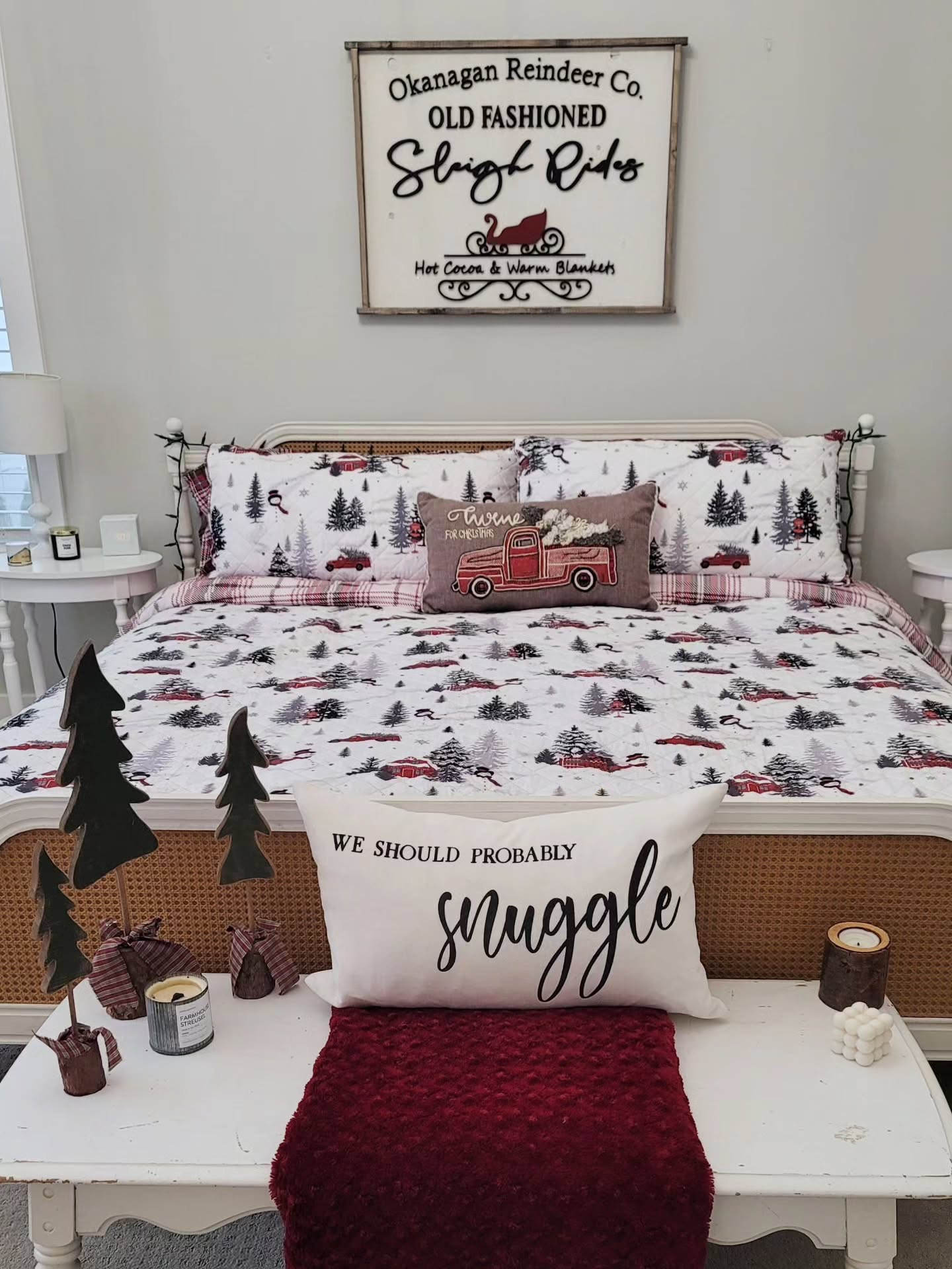 Next up on my Christmas home tour is my daughter's bedroom. This is the first year I have gotten holiday bedding and I am thrilled. It finishes off the room and makes it so festive!

Christmas decor / Christmas bedding / Holiday decor / Red and white Christmas decor / Christmas bedroom decor /