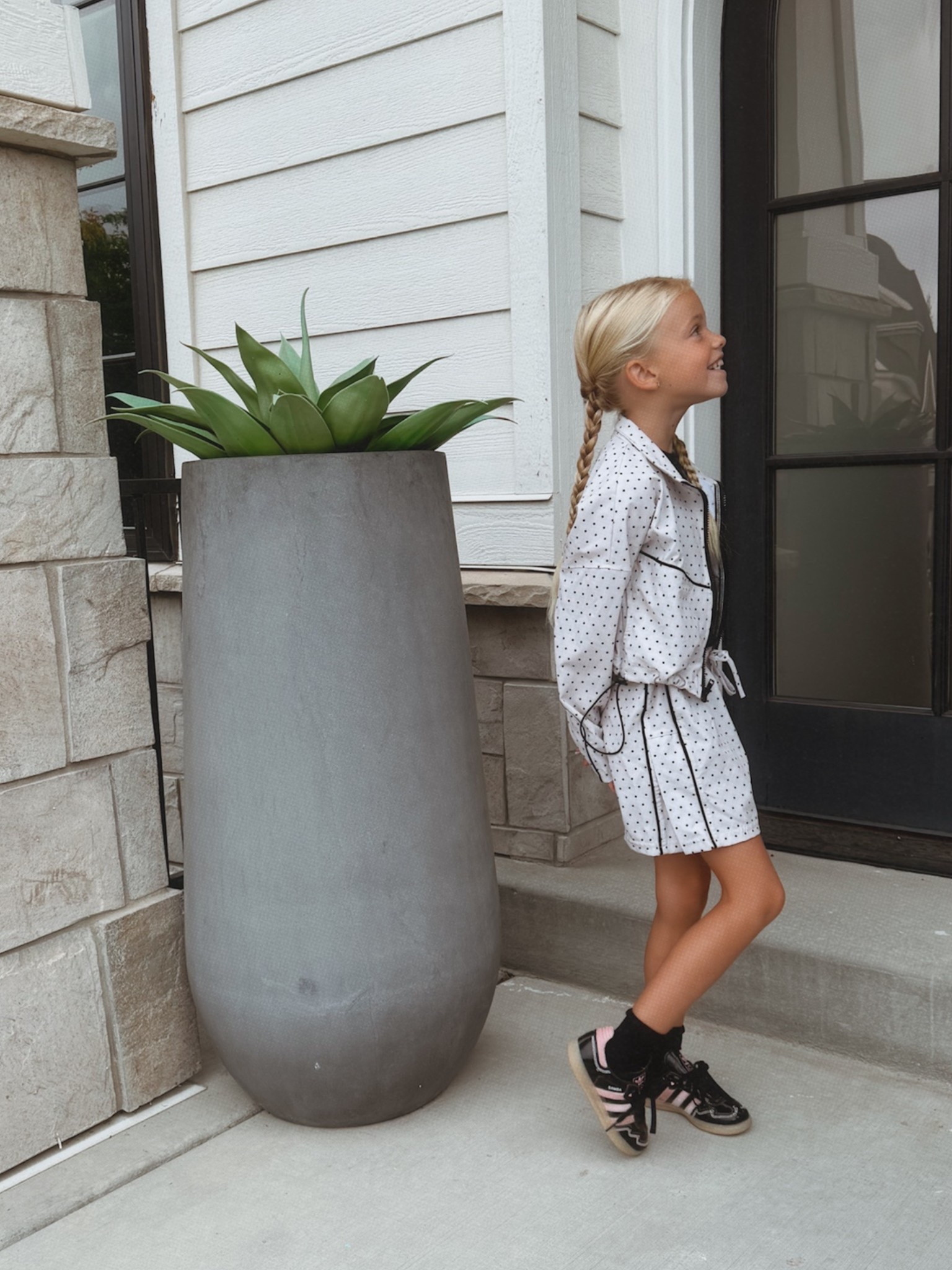 Her cute little shoes 🥹