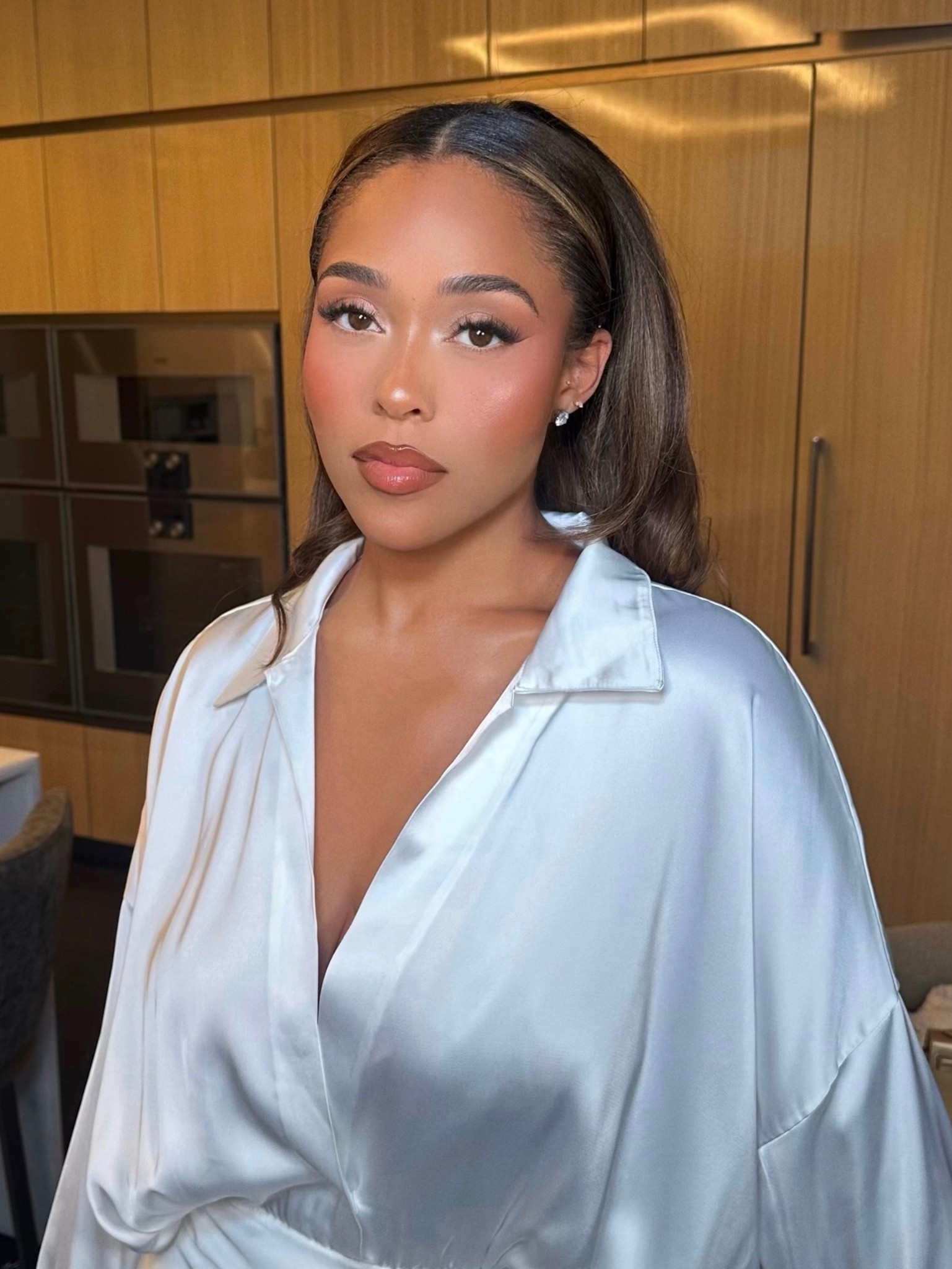 jordyn wood’s vanity fair glam details 🤍

#LTKBeauty #LTKGiftGuide #LTKgrwm