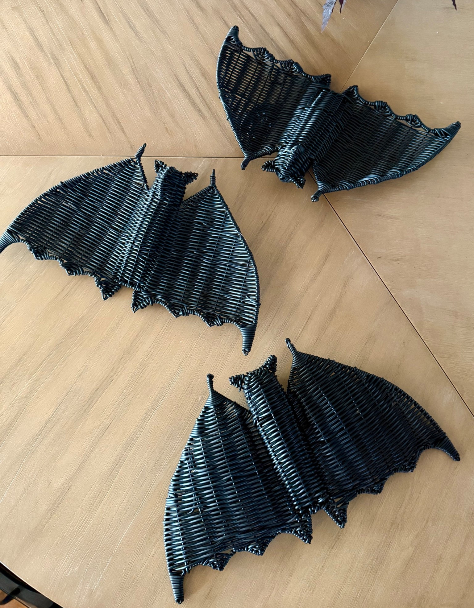 Woven bat under $12!

I got three! Cant wait to hang them up.

These would be cute with battery twinkle lights too! 


#LTKFindsUnder50 #LTKHome #LTKSeasonal