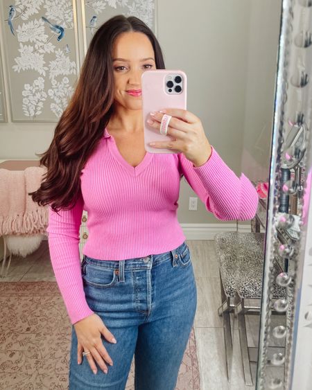 This pink top / pink long sleep top is a cropped fit. Perfect for petites or paired with high waisted denim 💗 wearing size XS. It’s from revolve 

#LTKstyletip