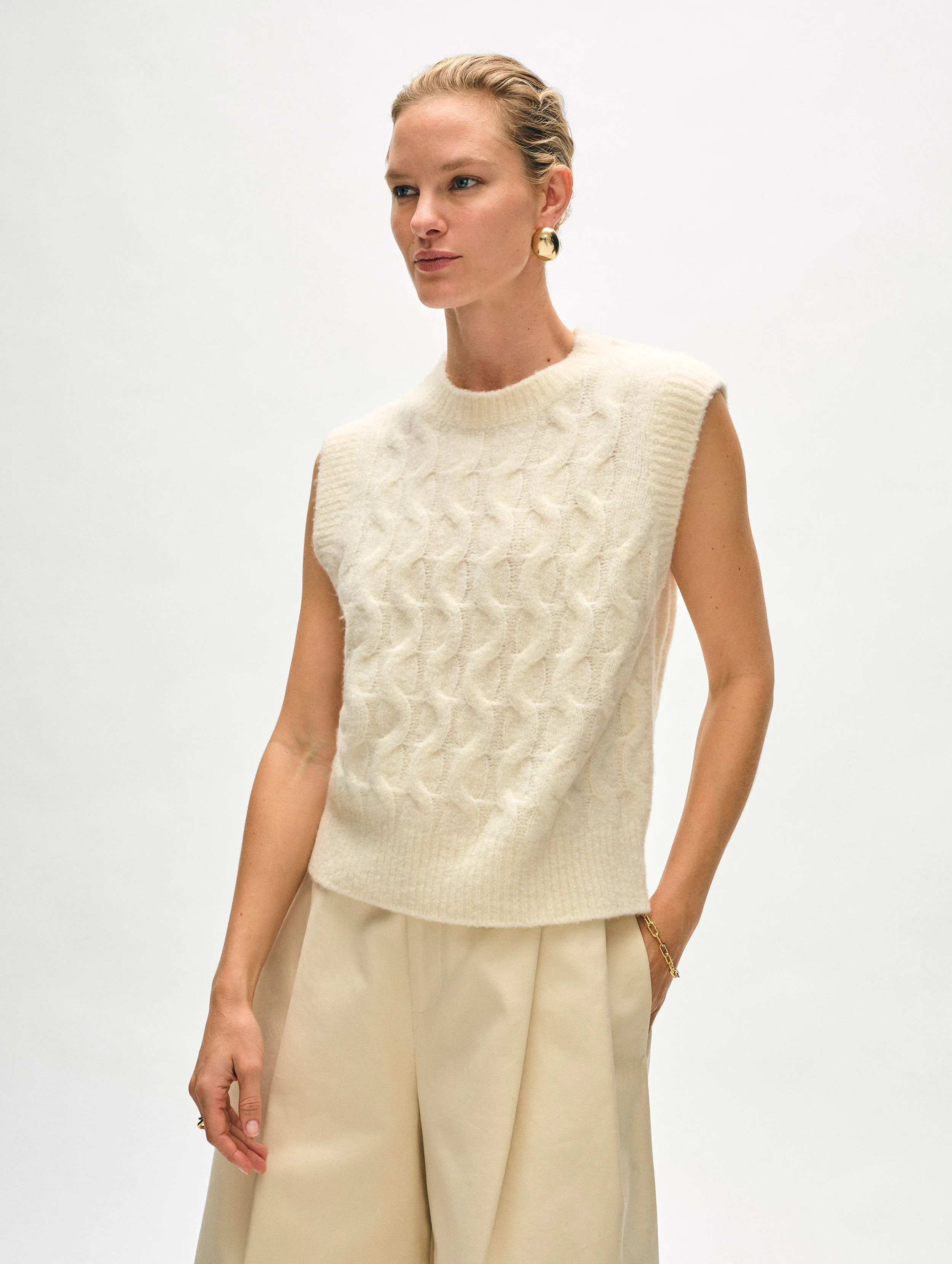 White + Warren Merino Cashmere Bouclé Cable Vest Sweater in Ivory size Small Polyester/Cashmere | White and Warren