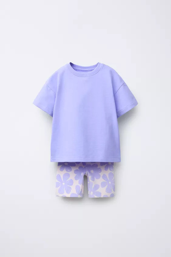 Two-piece set. Plain short sleeve round neck t-shirt. Printed bike shorts with elastic waistband. | Zara US