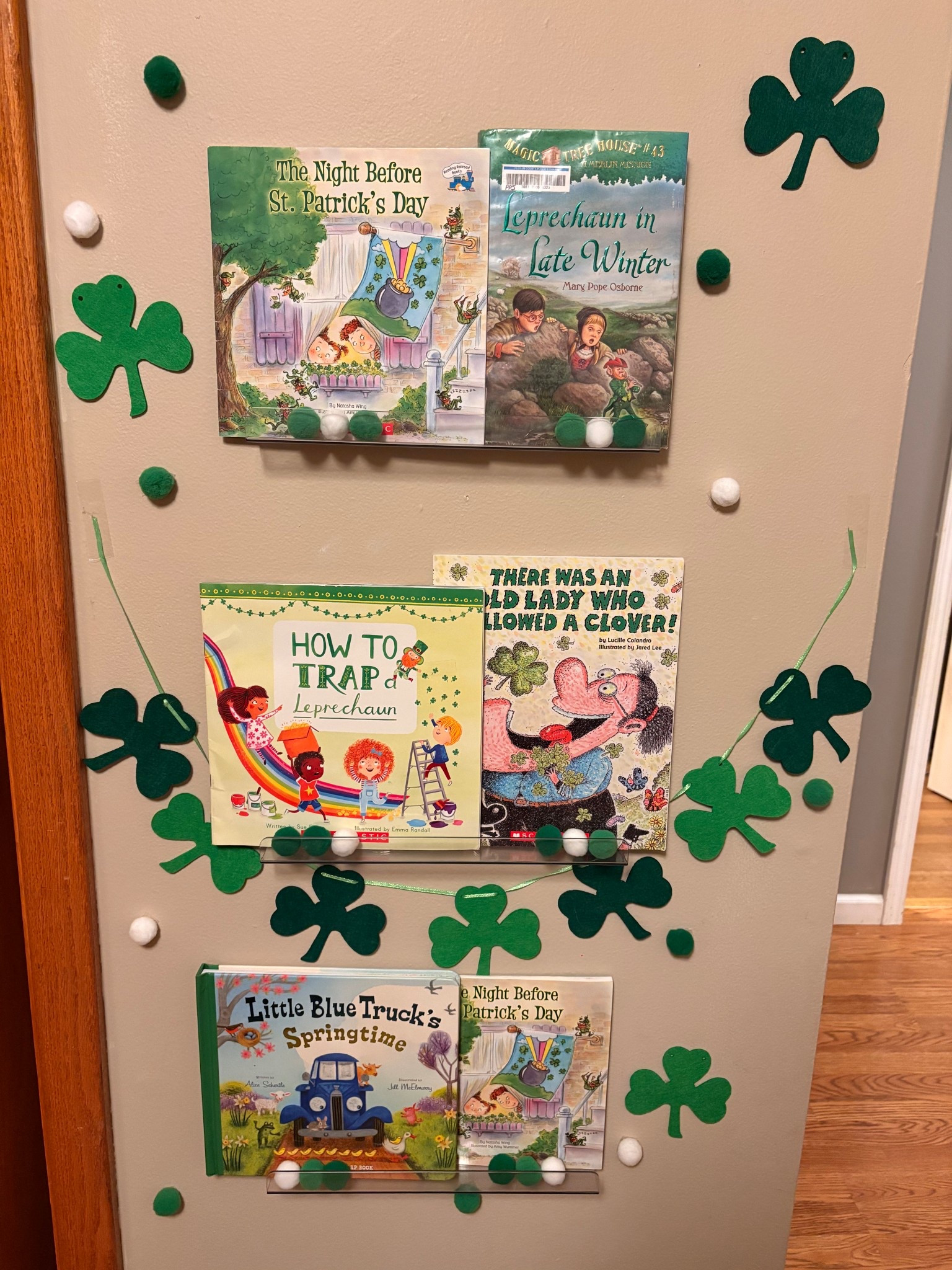 March bookshelf updated! Such fun St. Patrick’s day reads for babies & kids! 

St. Patrick’s Day kids bookshelf
kids St. Patrick’s Day books
St. Patrick’s Day books for kids
preschool St. Patrick’s Day books
toddler St. Patrick’s Day books
kids seasonal bookshelf
themed kids bookshelf

#LTKBaby #LTKSeasonal #LTKKids