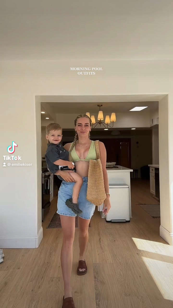 Pool outfit today!!💚