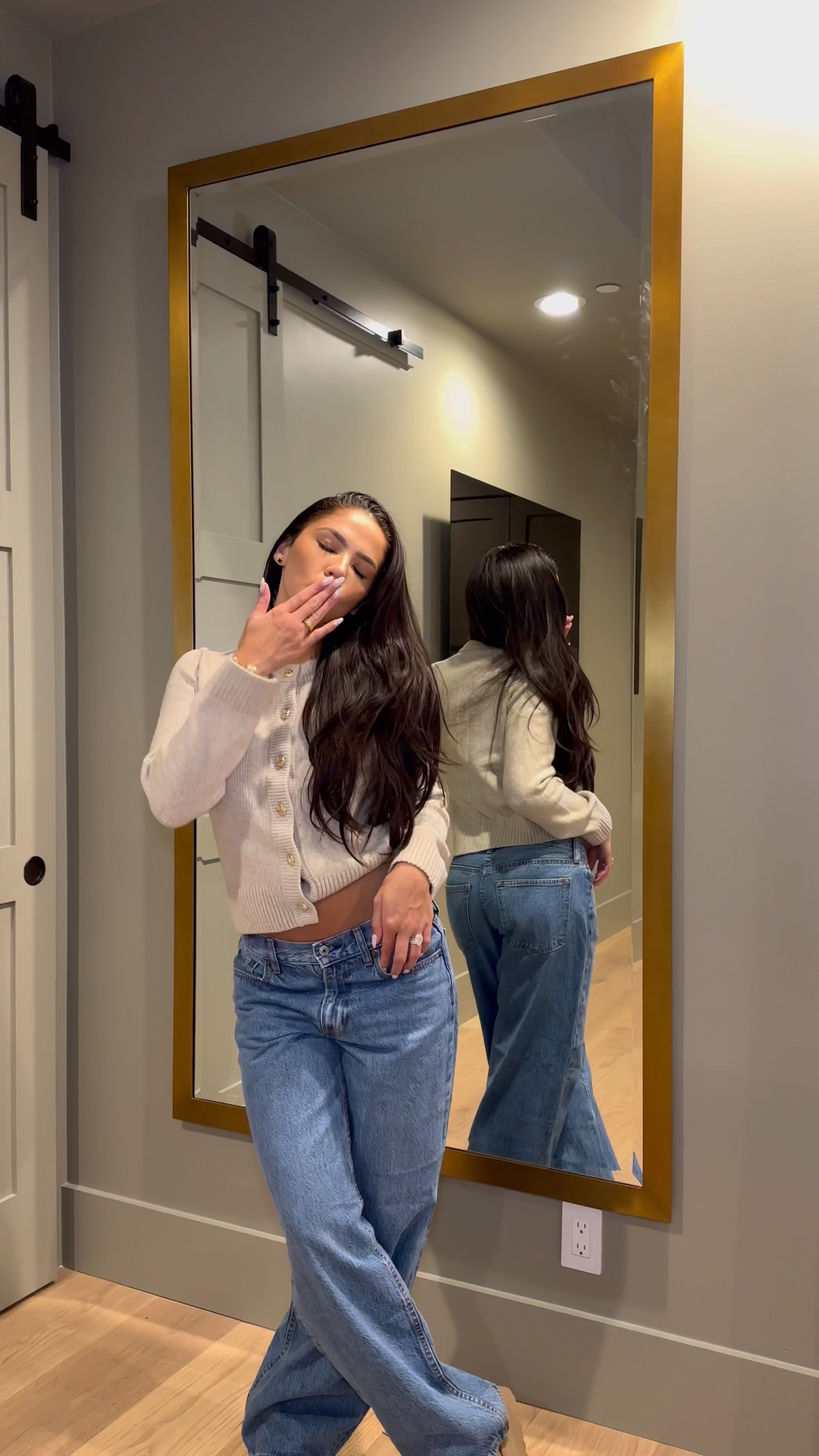 #abercrombiepartner it finally feels like fall 🍂🍁 stocked up on some essential fall pieces from @abercrombie all sweaters are 20% off and basically everything else of there site is 15% off!  Wearing a size XS / 24 
#ad 

#LTKFindsUnder50 #LTKFindsUnder100 #LTKSaleAlert