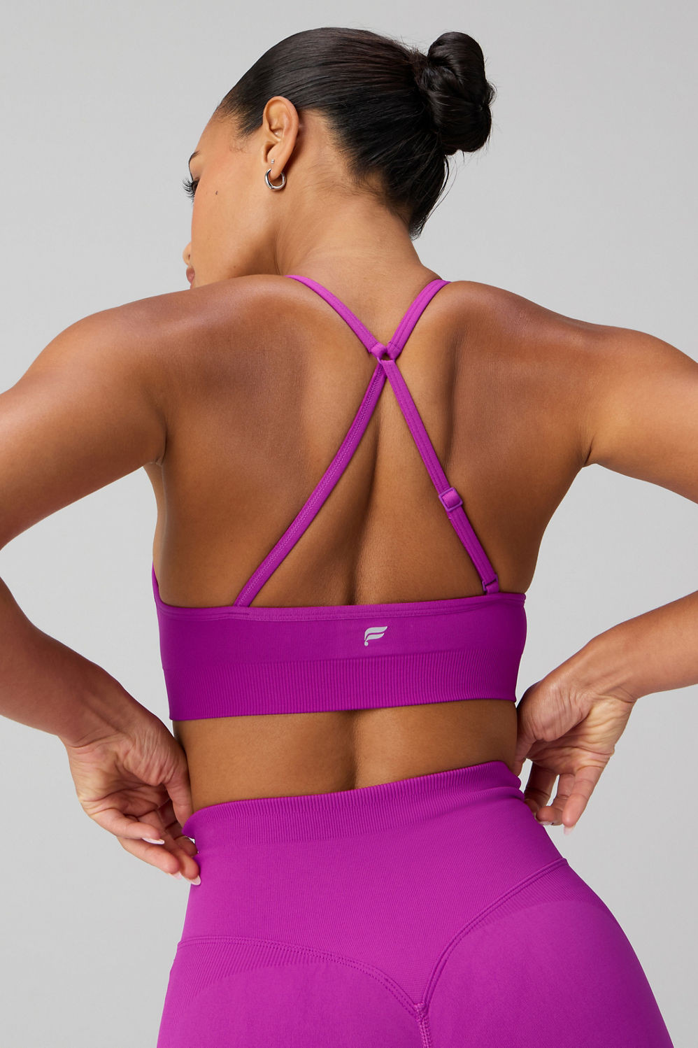 Seamless V-Neck Low Impact Bra | Fabletics