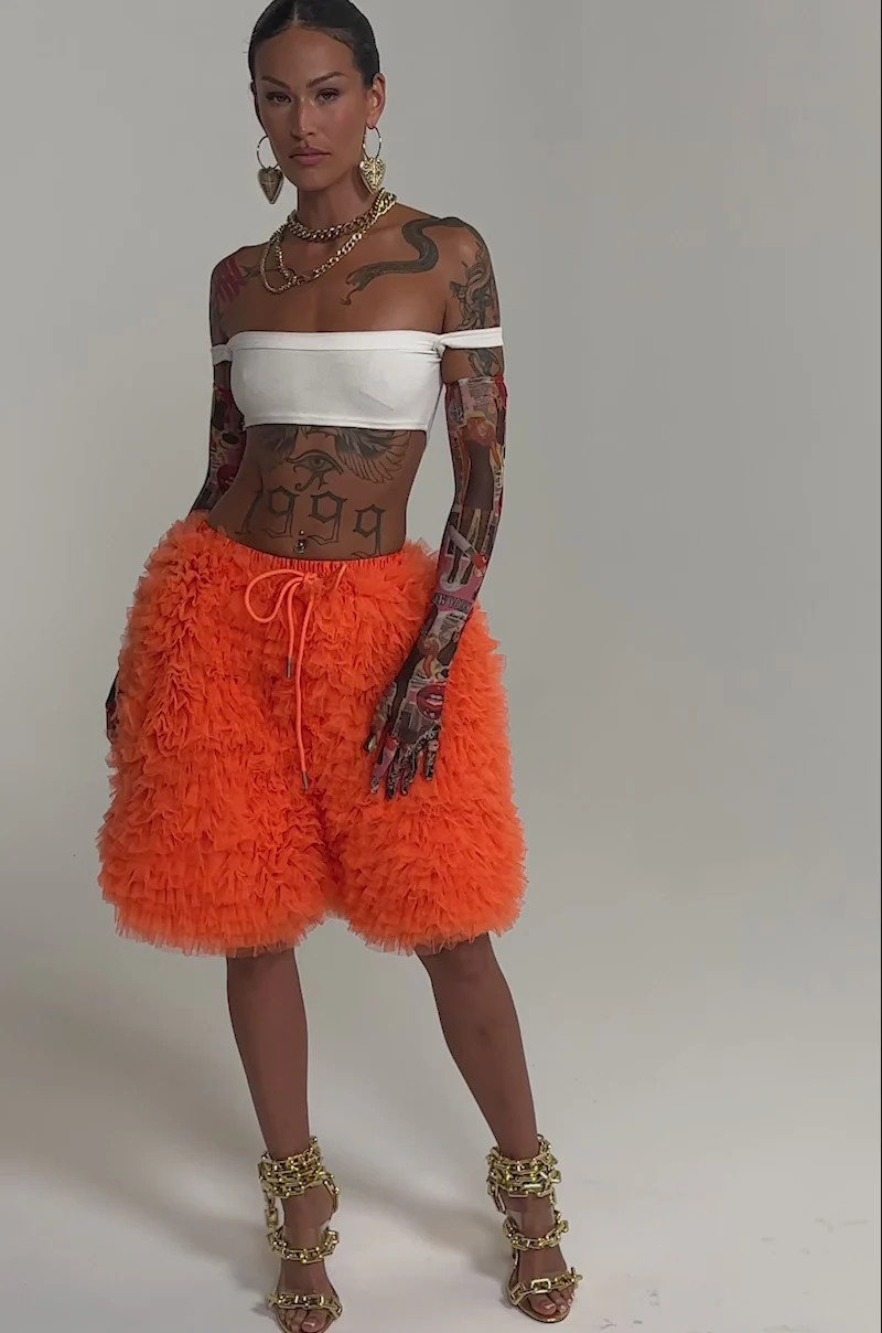 SOMETHING CRAZY RUFFLE SHORT | AKIRA