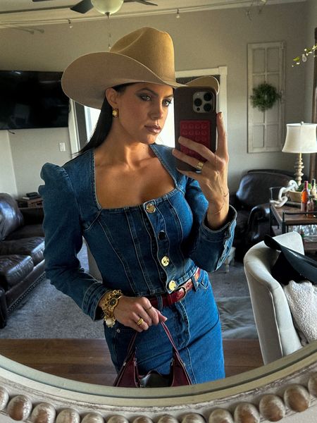 Rodeo outfit 
Denim on denim
Wearing a small in top- such great quality!! 
Belt is thrifted 

#LTKstyletip #LTKfindsunder100 #LTKsalealert