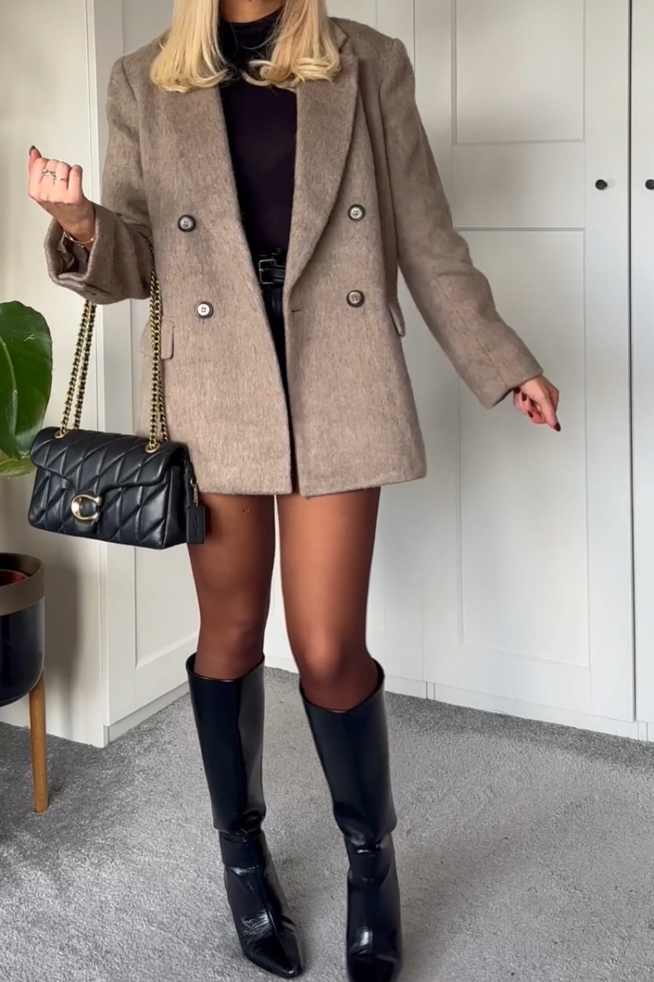 Love this wool blazer! Wearing size S 🖤

#woolblazer #hm #hmnewin