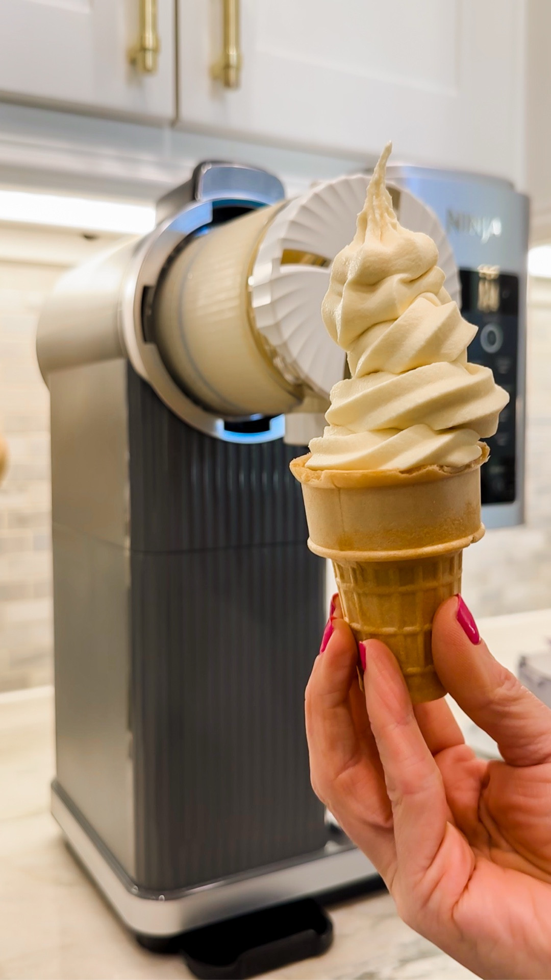 The TSV on @qvc is the Ninja Swirl!! This would make the best Christmas present!!! if you love McDonald’s soft serve ice cream. You’re going to love this machine because there is a recipe that makes exactly that. It was $349 and now it is $279 today only. #ad #loveqvc