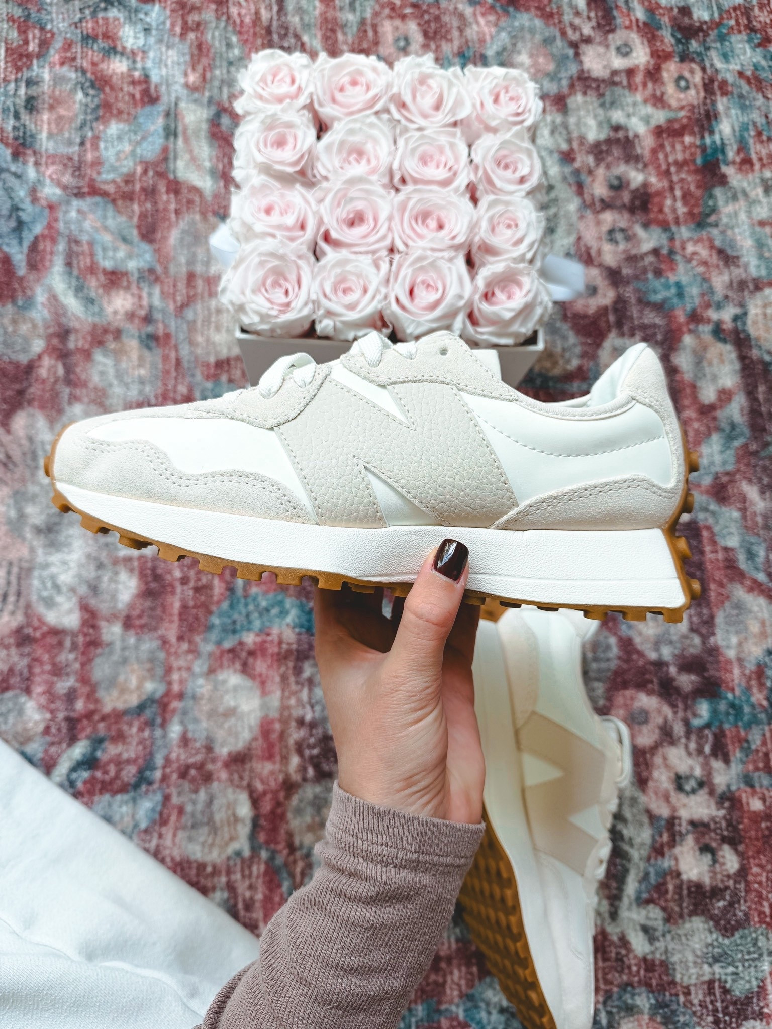 New balance 327 sneakers. I needed to size up a half size for walking a long distance (my foot will swell if I walk 5+ miles)



#LTKSeasonal #LTKShoeCrush #LTKFindsUnder100