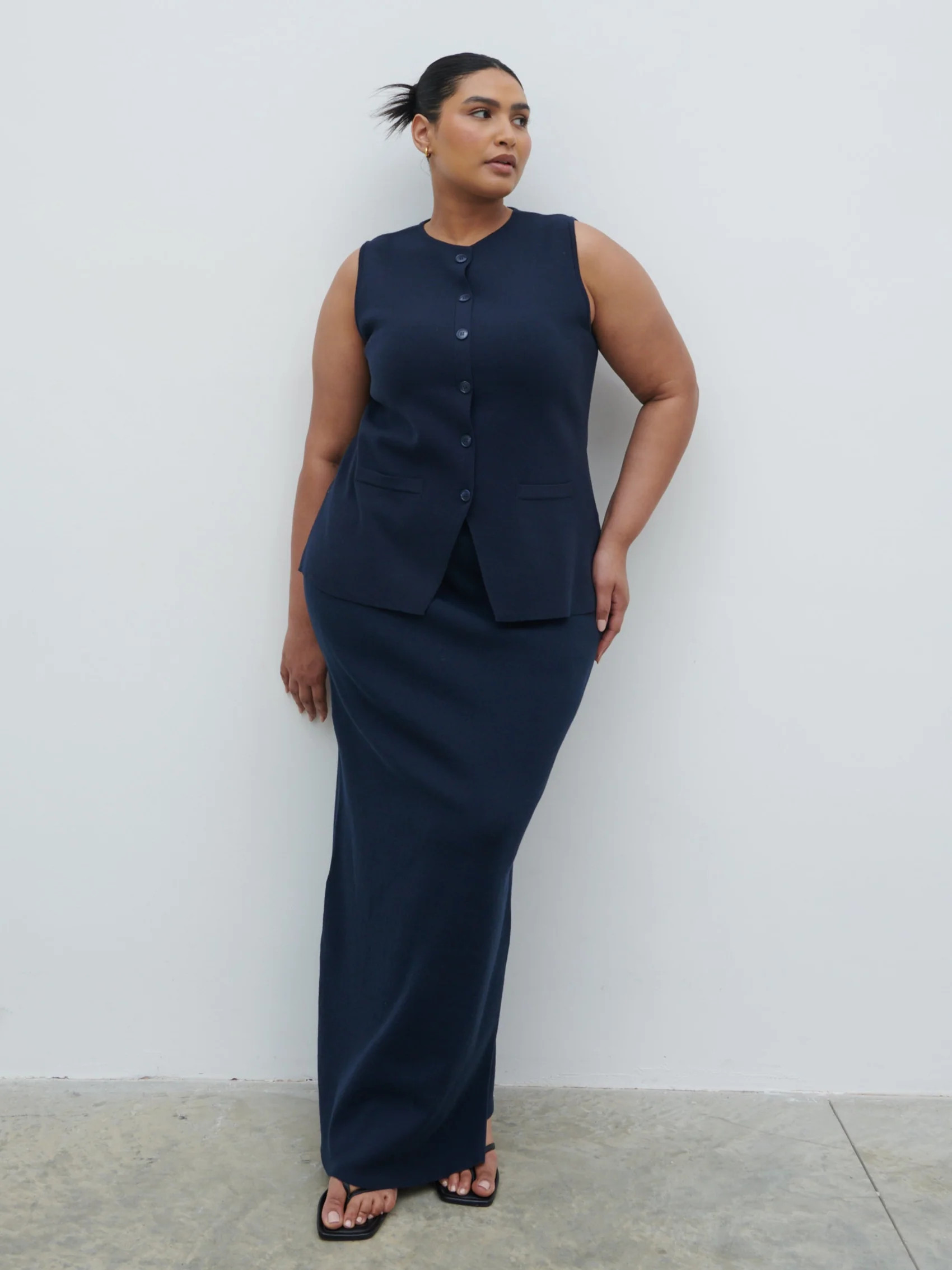 Alba Knit Maxi Skirt Curve - Navy | Pretty Lavish (UK)