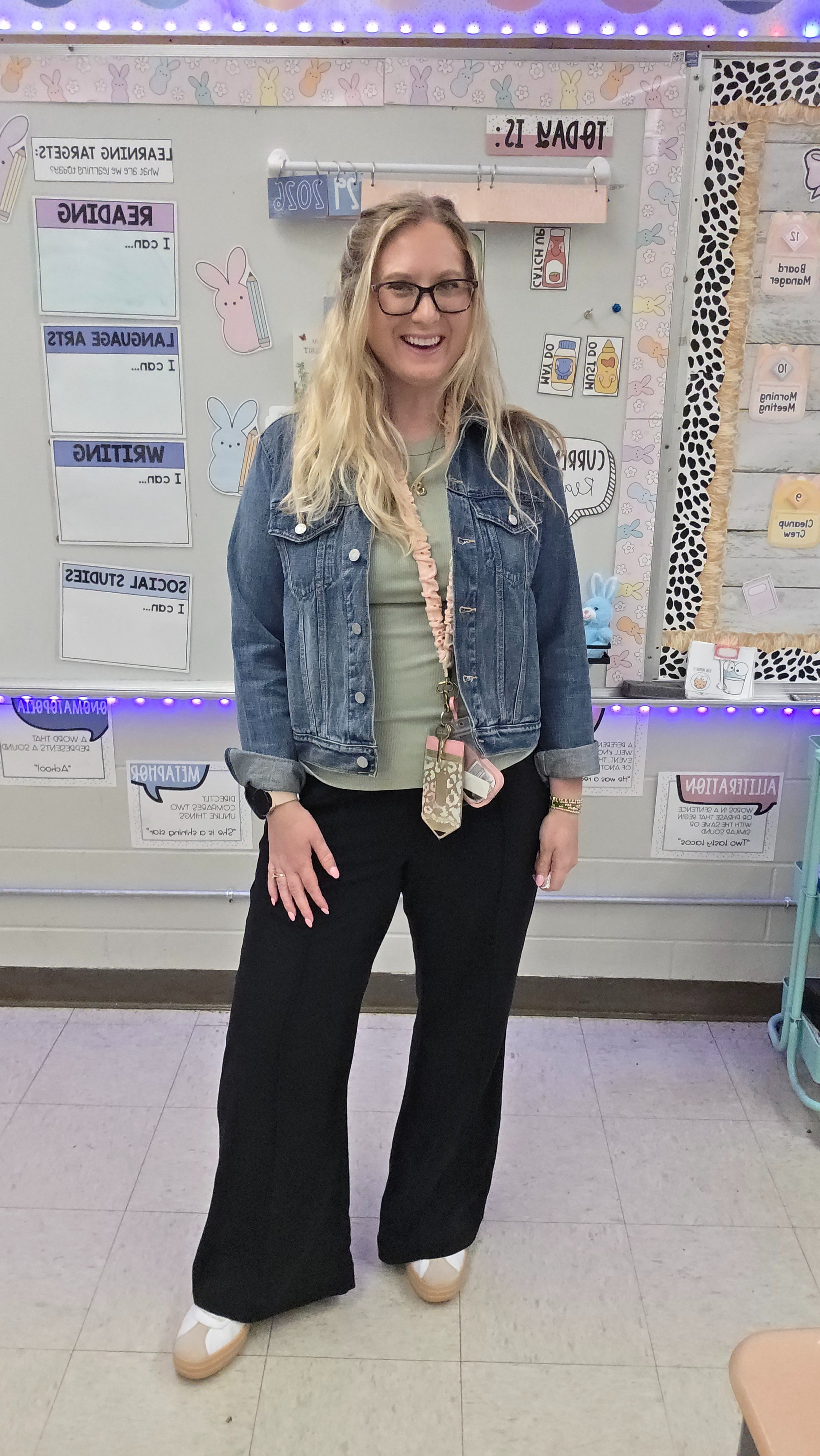 I LOVED today's outfit!! Definitely 10/10!! 👌 It checked all the boxes for a great teacher outfit:Comfort ✔️Cute ✔️Affordable ✔️

#LTKootd #LTKMidsize #LTKWorkwear