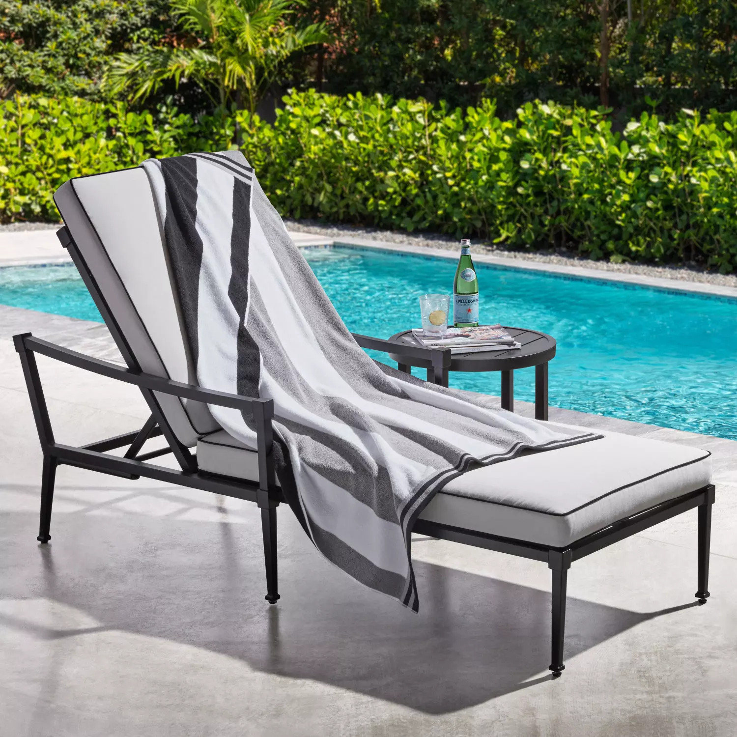 Member's Mark  Set of 2 Oversized Reversible Cabana Stripe Beach Towels, 40" x 72" | Sam's Club