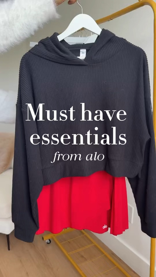 Alo yoga now 30% off must log in