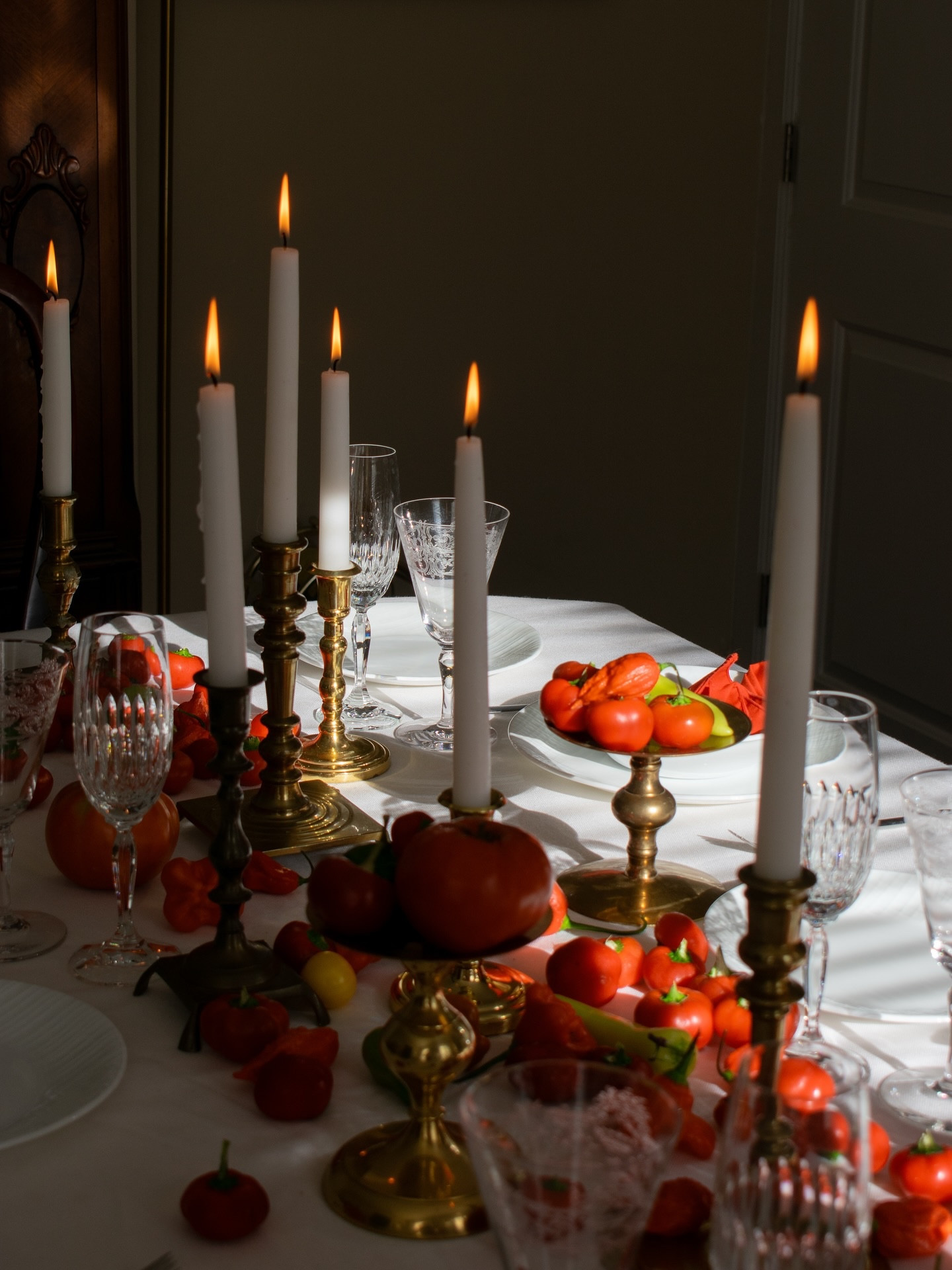 backyard garden tablescape with lucid ladybug ✨

ft. homegrown tomatoes, cherry hots, jalapeños, banana peppers + scorpion peppers from our backyard organic garden 

our modern @corelledining dishes paired with vintage champagne flutes, vintage etched wine glasses, vintage red cloth napkins, antique brass candlestick holders + vintage brass napkin ring holders | shop the look to elevate your tablescapes in sustainable style this fall ✨

#tablescape #garden #gardening #vintage #vintagestyle #vintagestylist #marthastewart #vintagetablescape #sustainablestylist #sustainability #nj #photographer