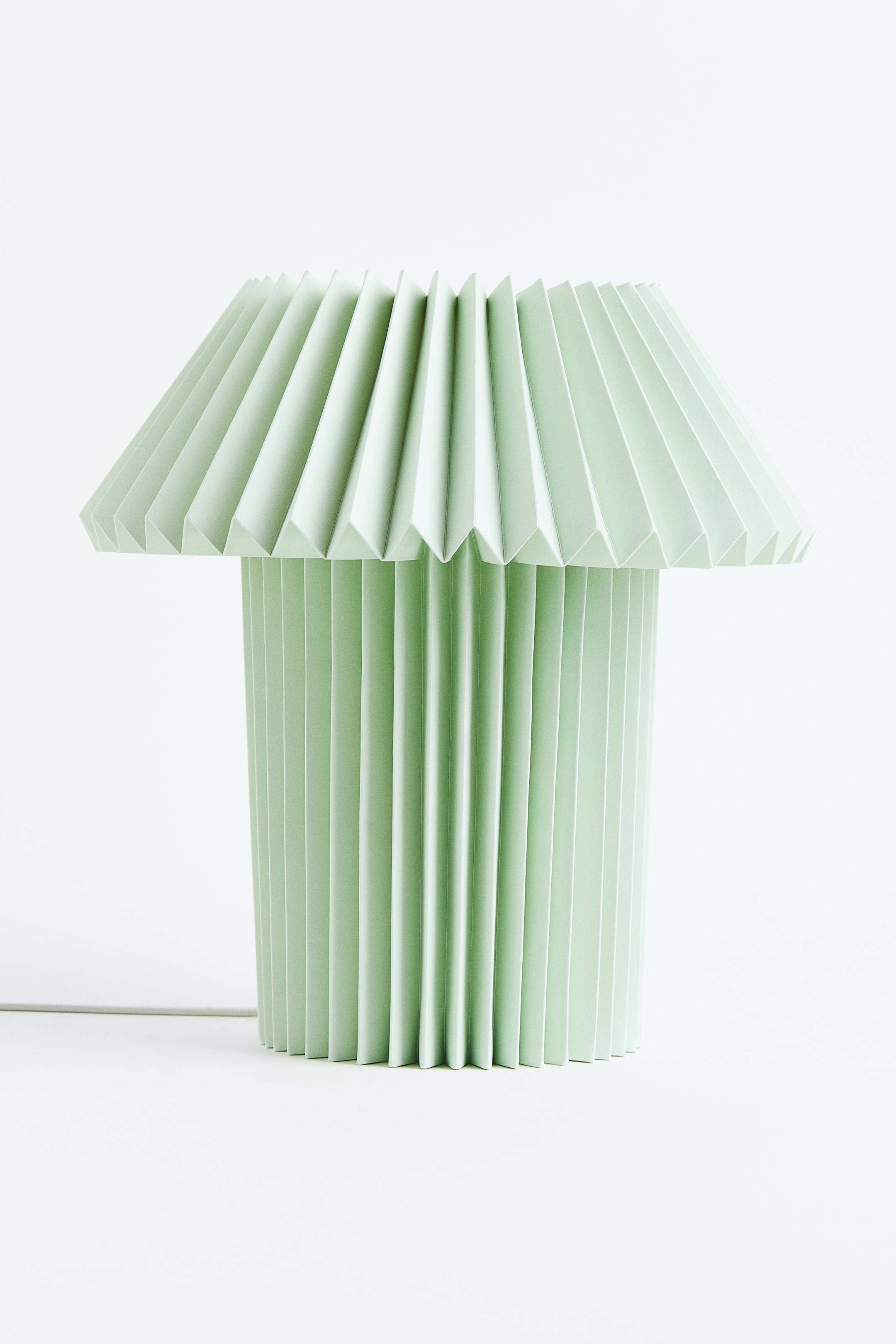 Pleated paper table lamp | H&M (UK, MY, IN, SG, PH, TW, HK)