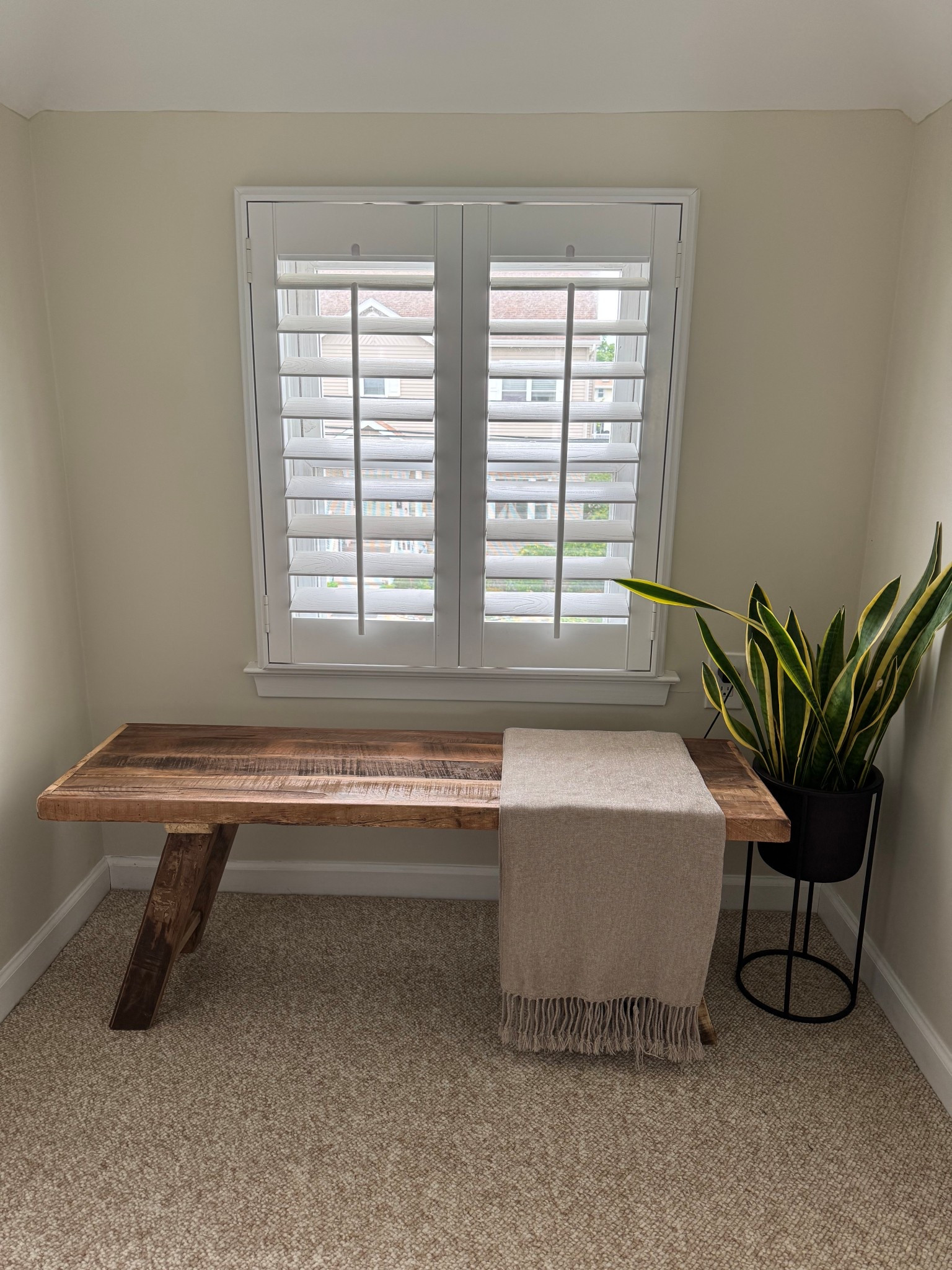 Reclaimed wood bench 

#LTKHome #LTKStyleTip