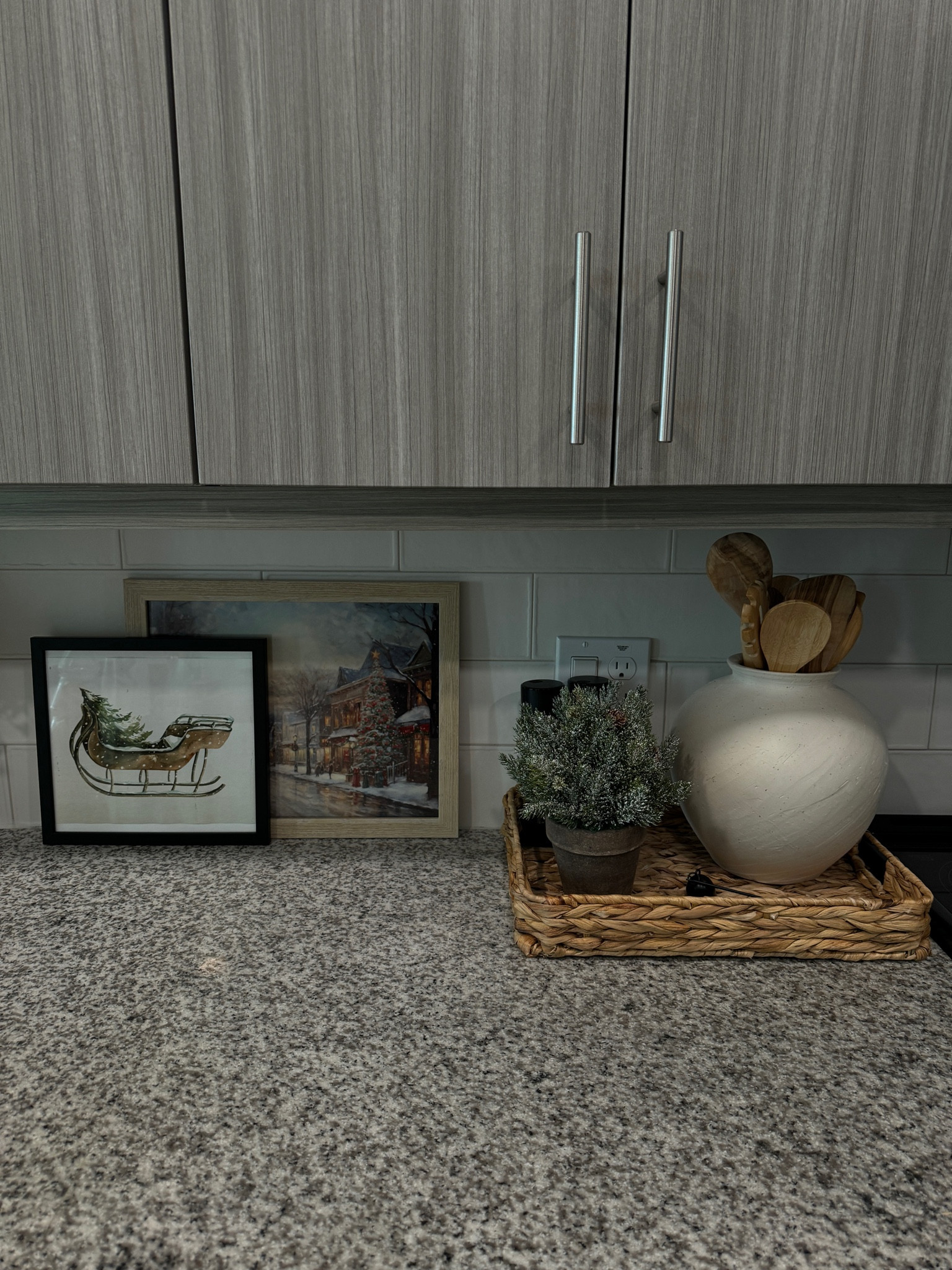 Kitchen Christmas decor🤎

#LTKHome #LTKHoliday #LTKFindsUnder100