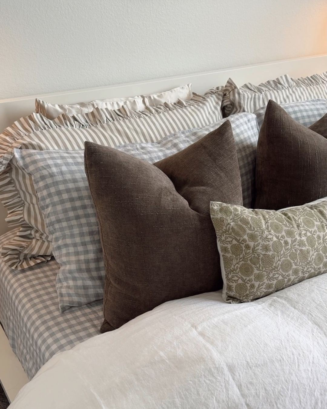 Gingham bedding, throw pillows, primary bedroom, bedding refresh 


#LTKHome #LTKFindsUnder50 #LTKStyleTip